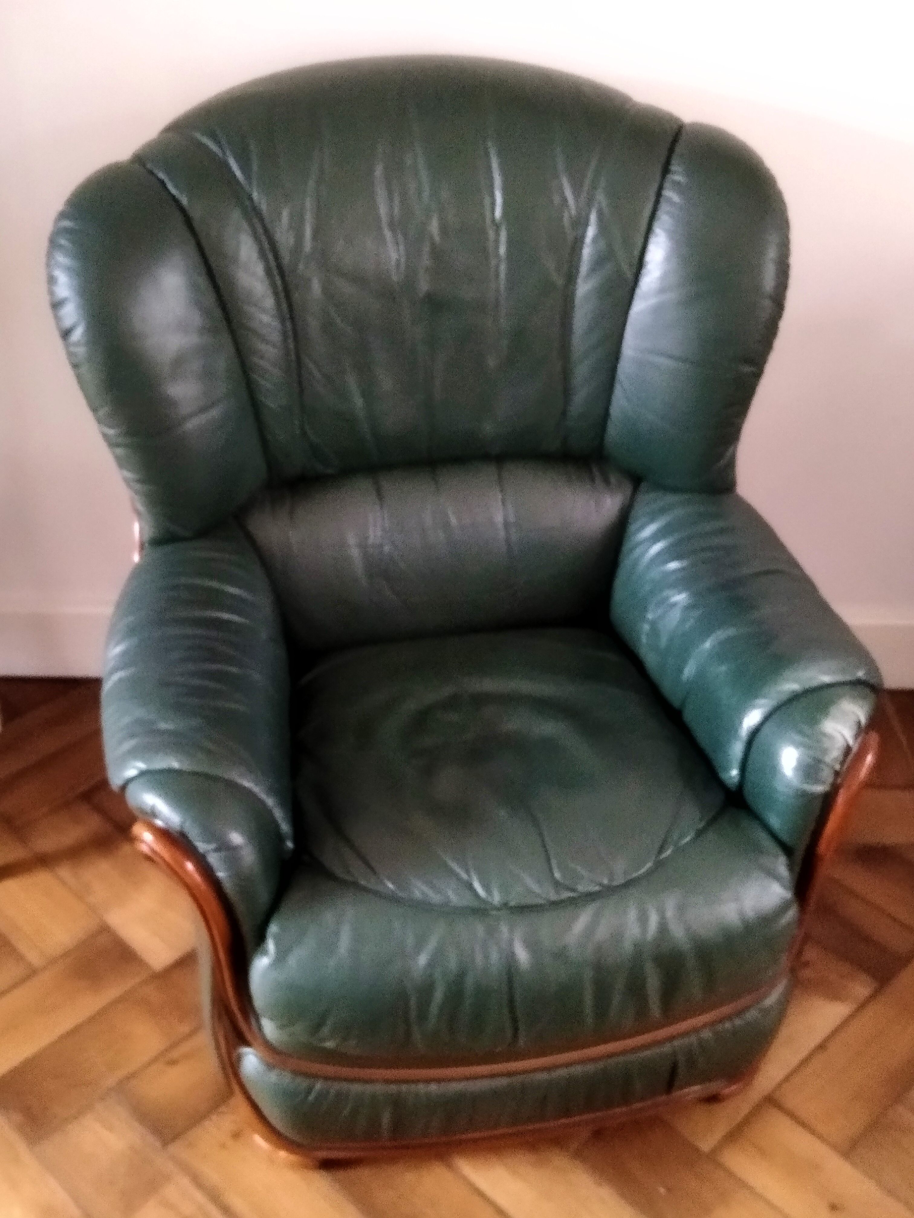 Duo de fauteuils cuir années 1980