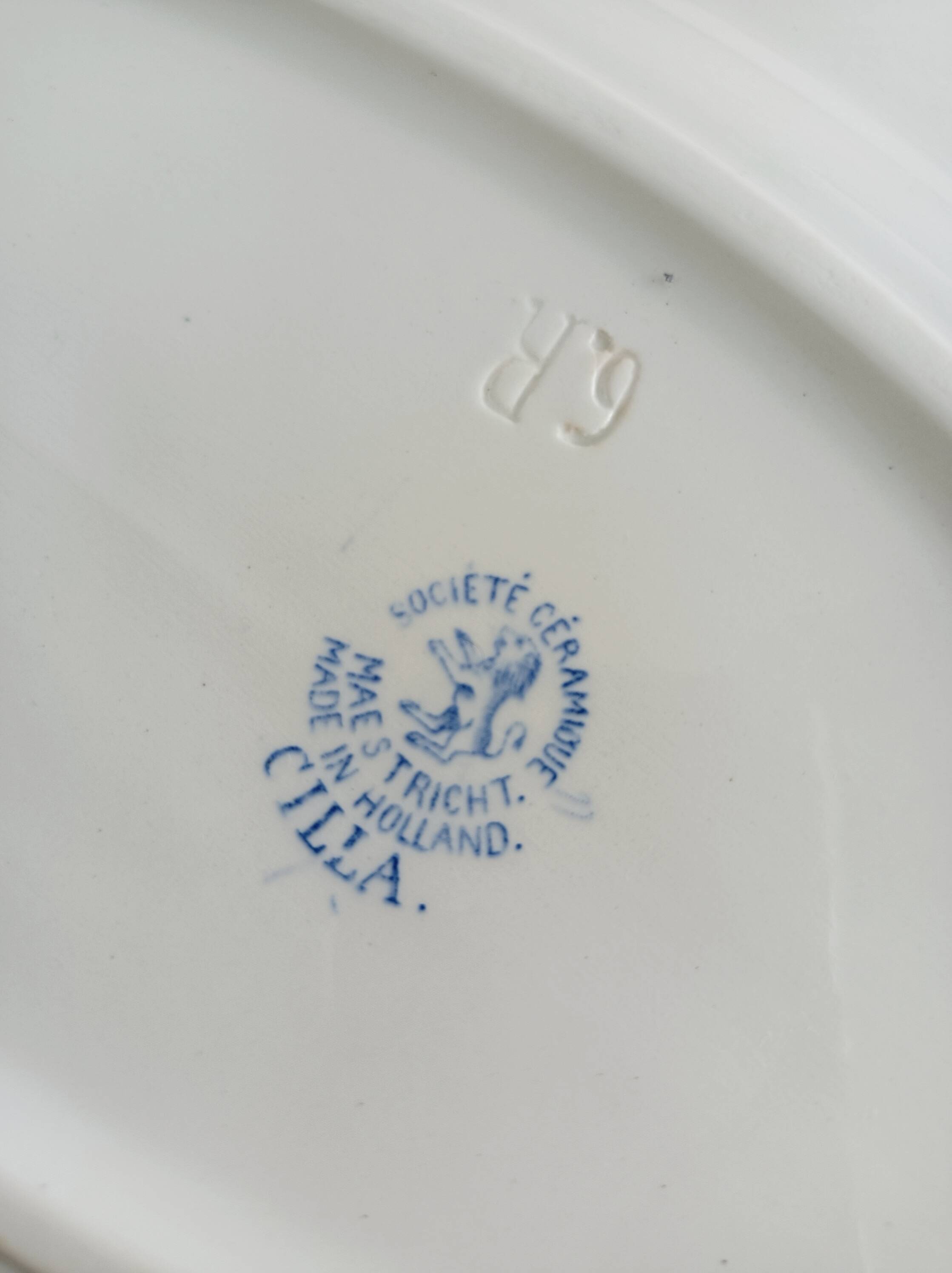 Cilla oval dish, Maastricht ceramic company