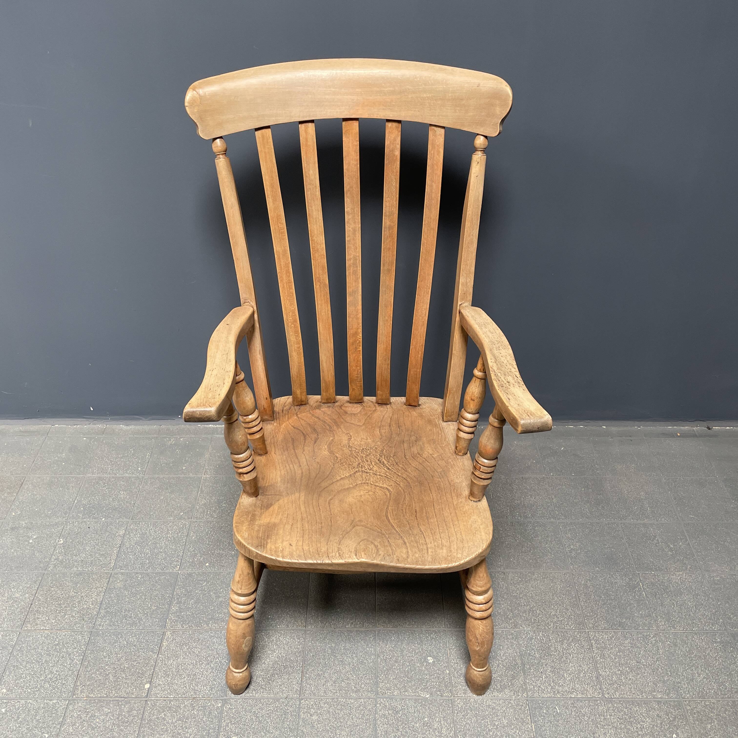 Fauteuil Windsor anglais en bois d'orme clair