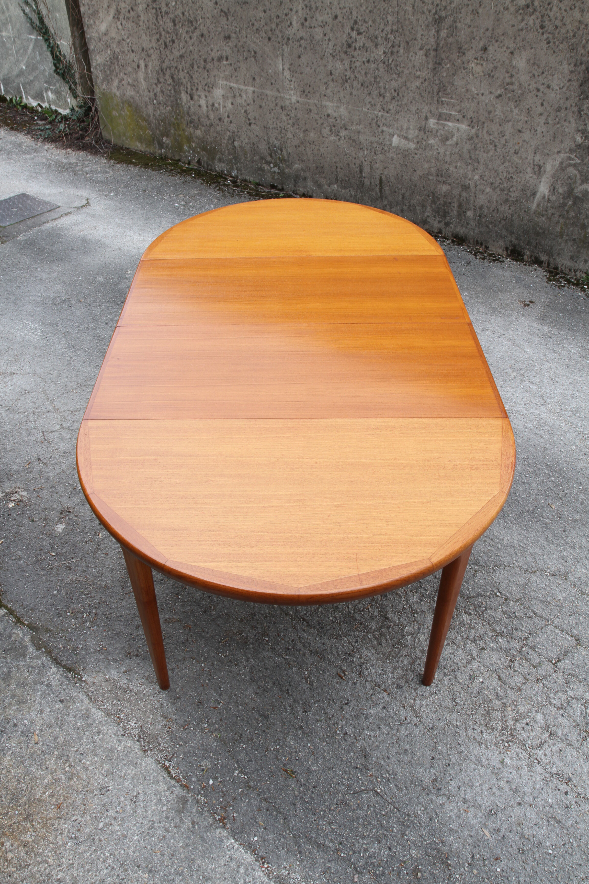 Danish teak extendable round table of the years 60