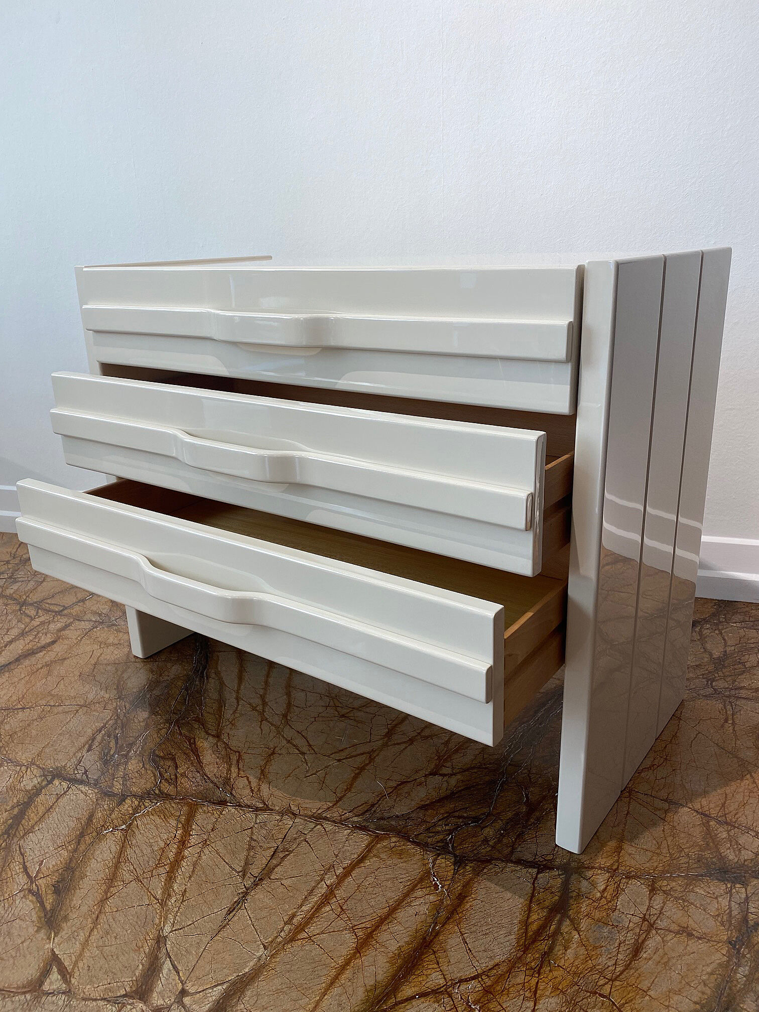 Vintage chest of drawers