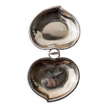 Vintage 1960s silver-plated catchall, double heart shell with ring handle.