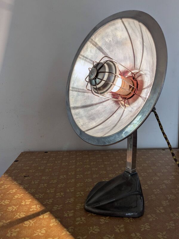 Lampe parabolique Cobra  avec pied en fonte émaillée, Art Nouveau.