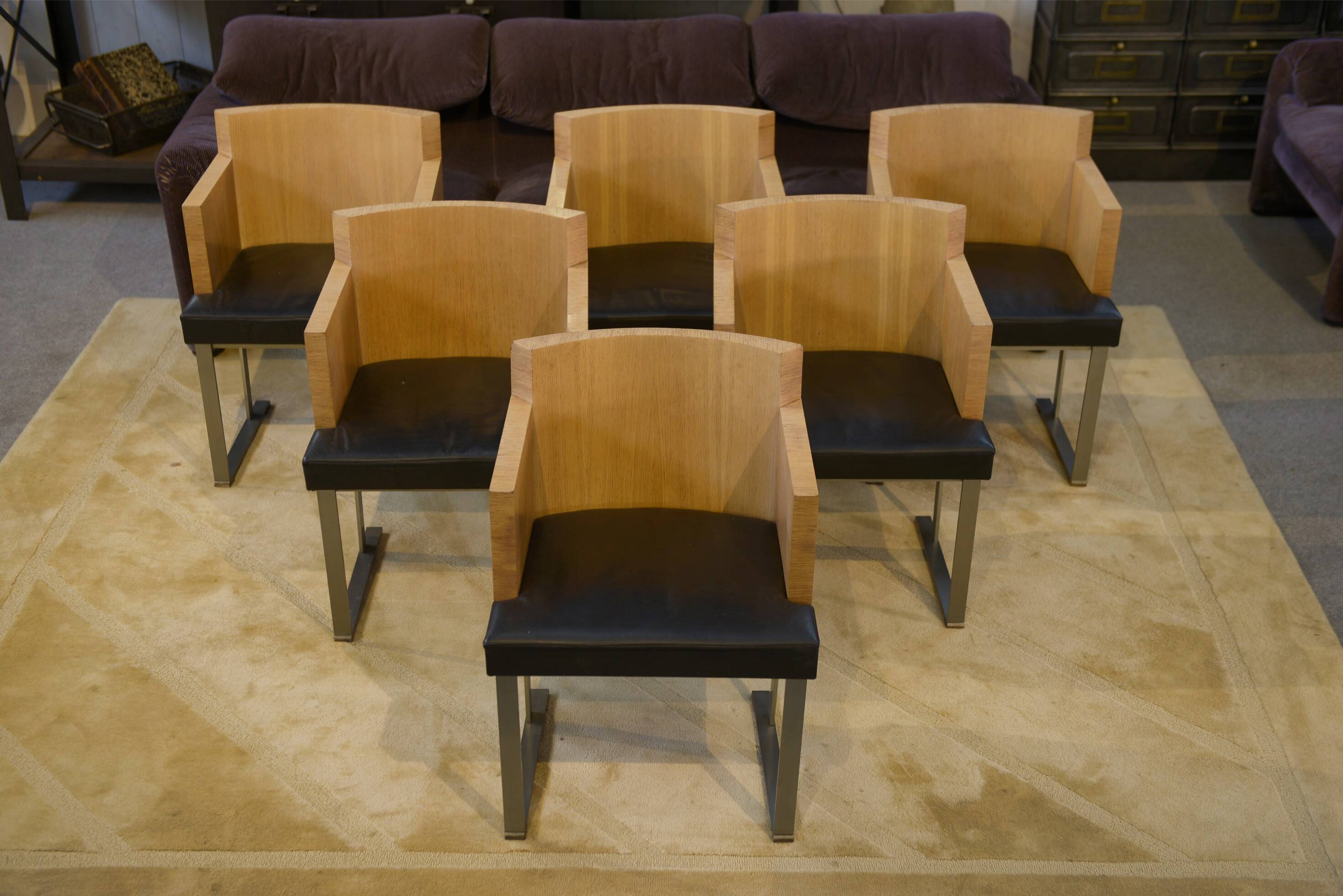 Set of 6 designer armchairs in oak and leather from the 1980s.