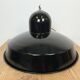 Lampe à suspension industrielle en émail noir, 1960s