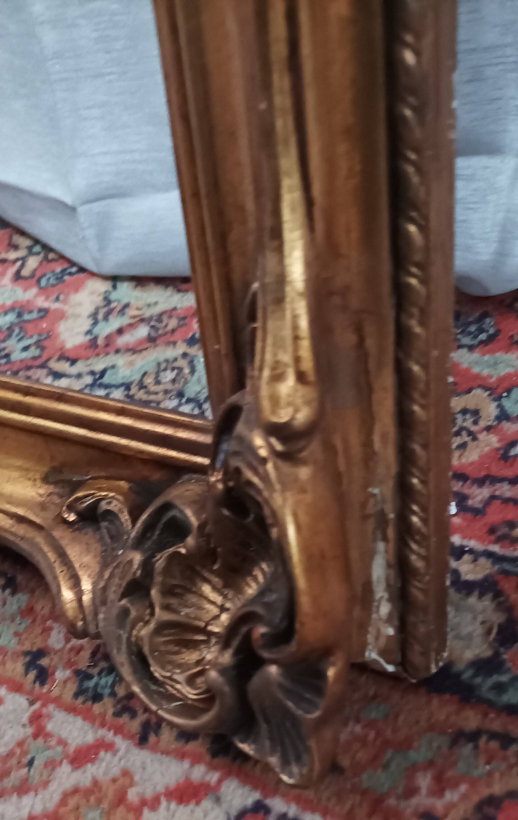 Old frame in wood and gilded stucco