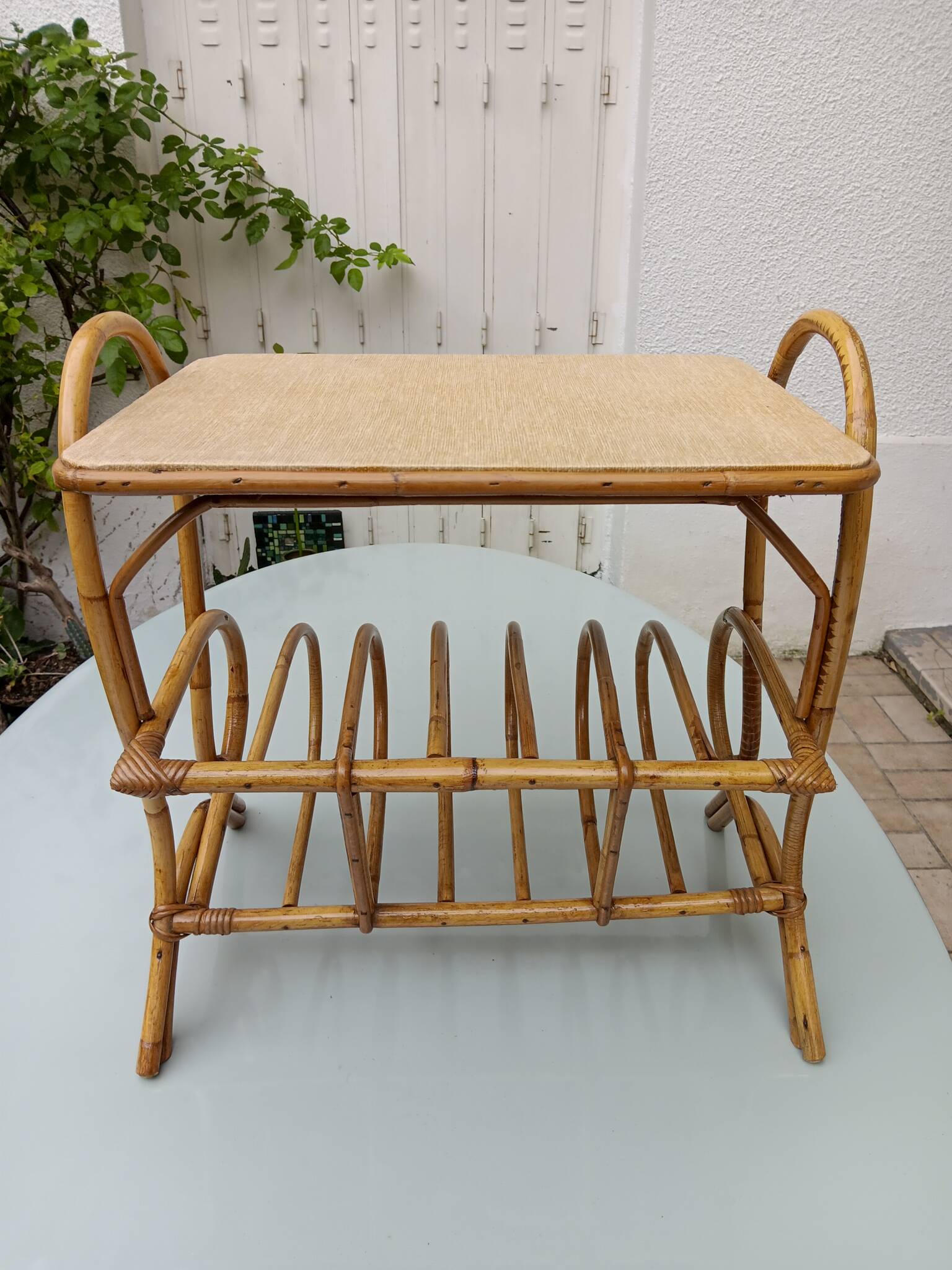 Rattan side table, magazine rack or record rack. Vintage 60s.