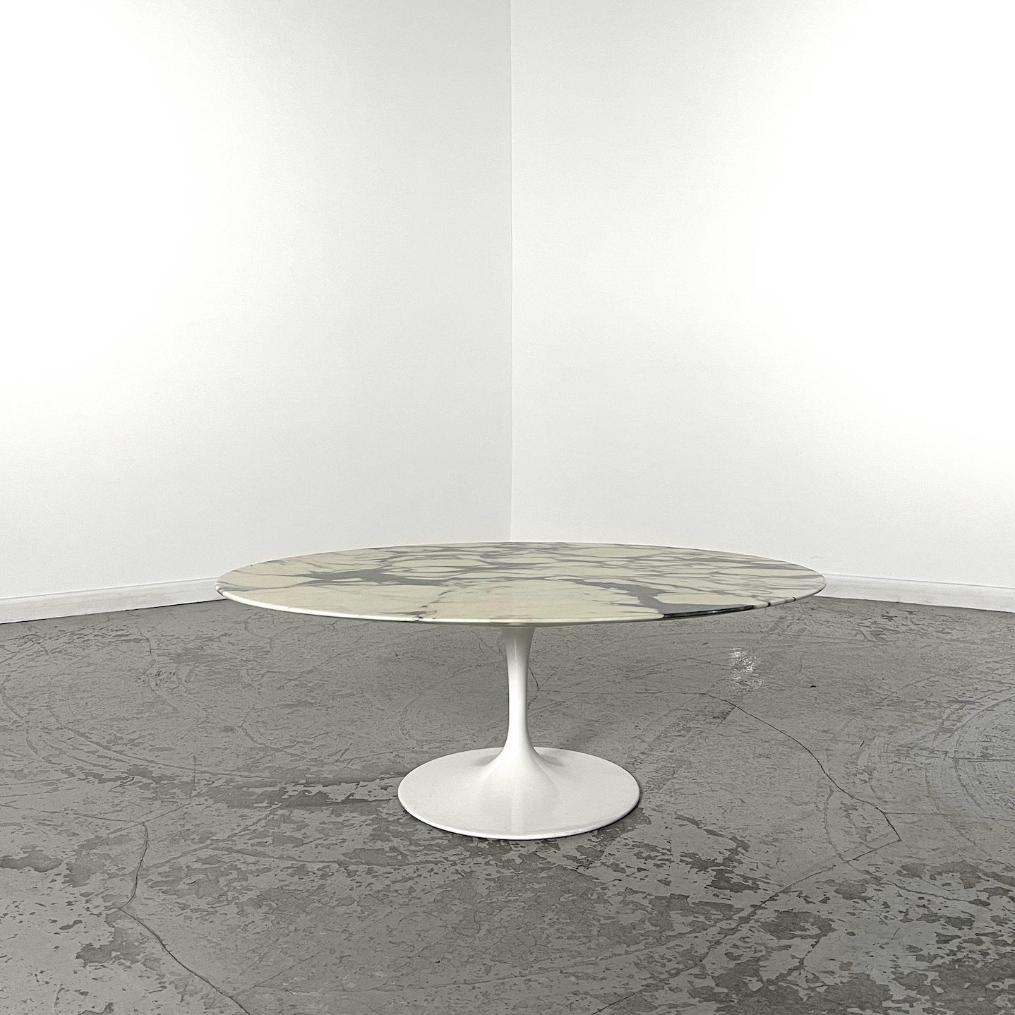 Coffee table "Tulip" by Eero Saarinen for Knoll International 60s