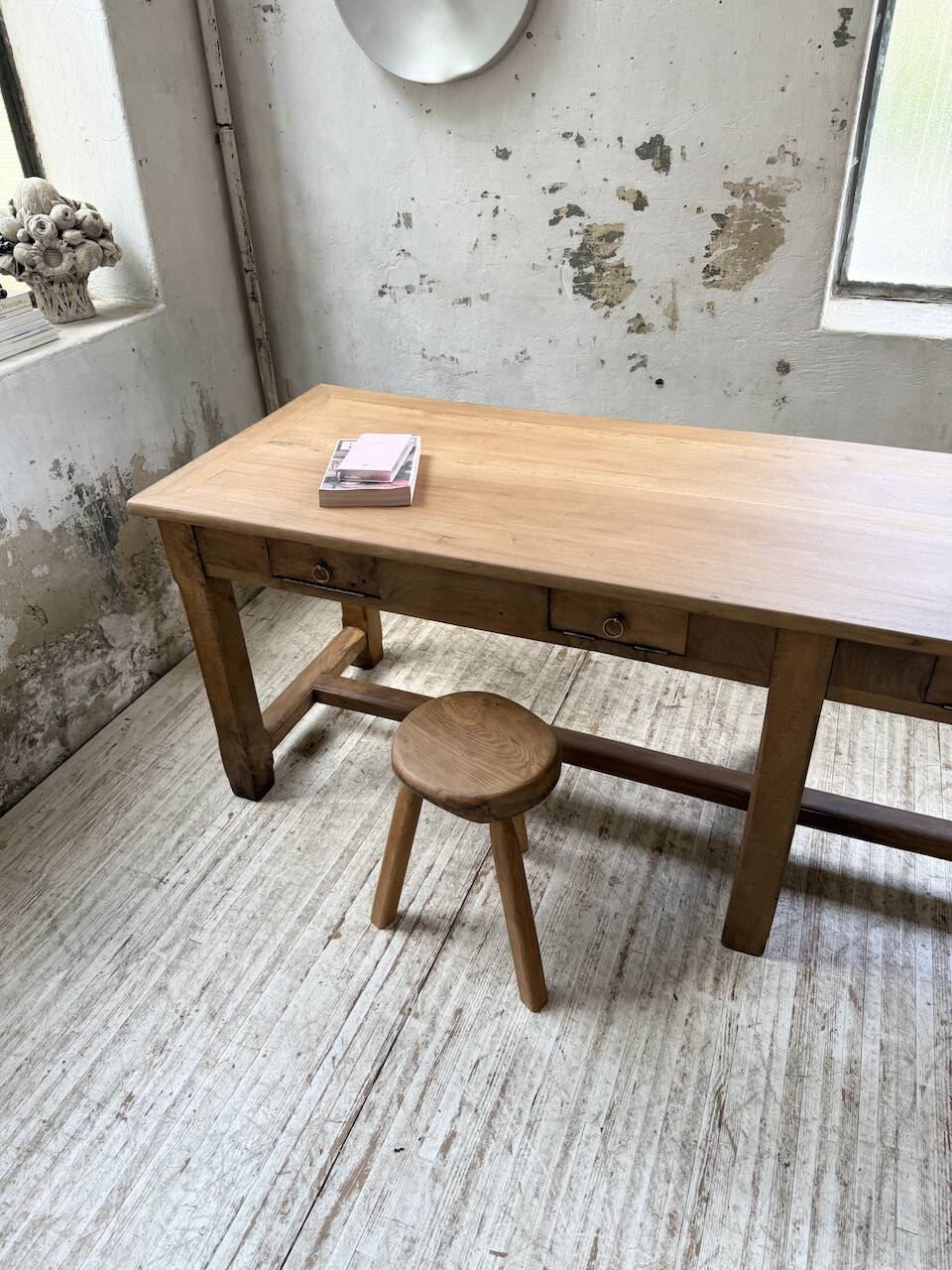 Antique farmhouse or drapery table in walnut, 1900 XL