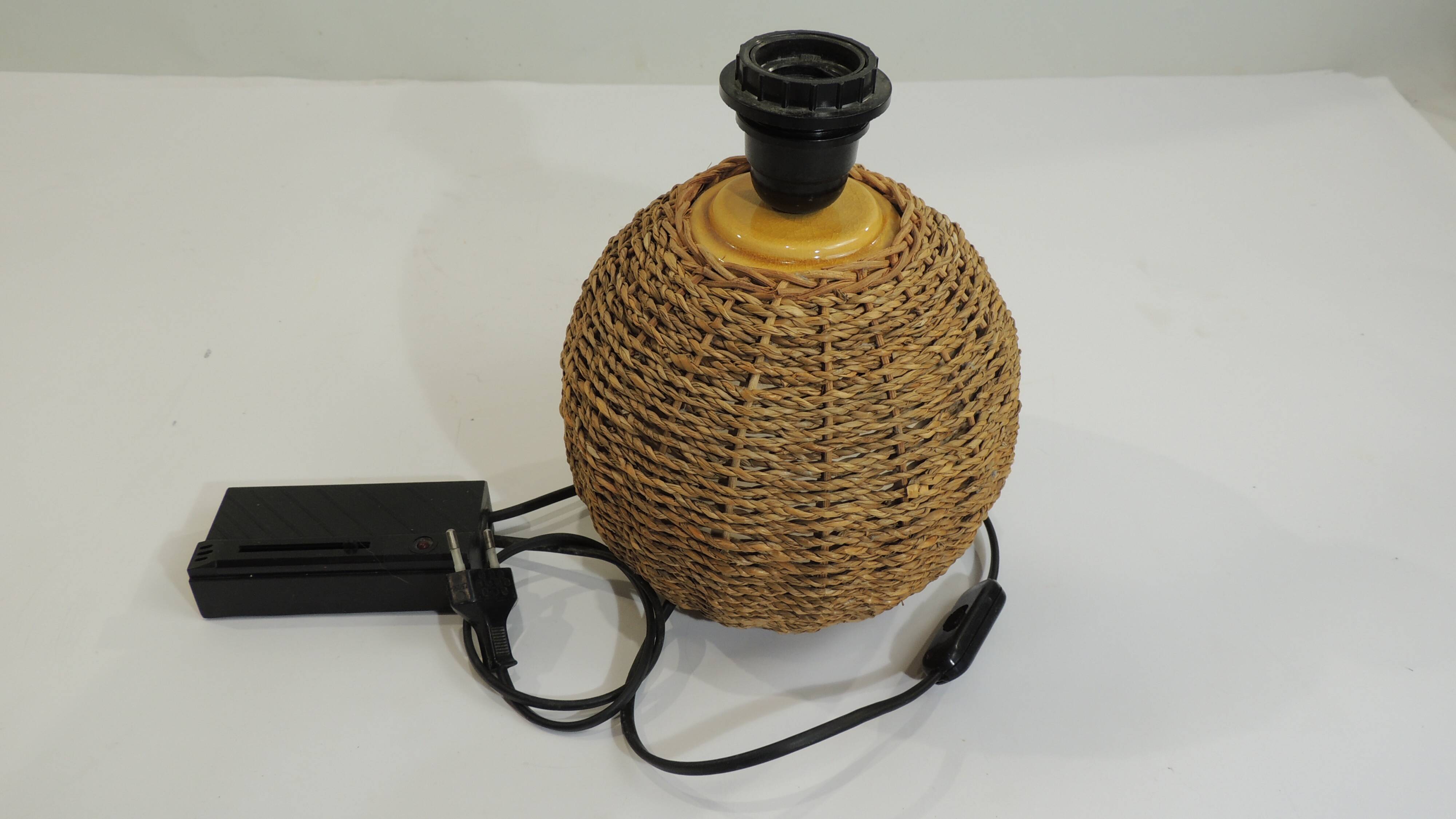 Vintage wicker and ceramic lamp – 1970s – Natural bohemian lamp