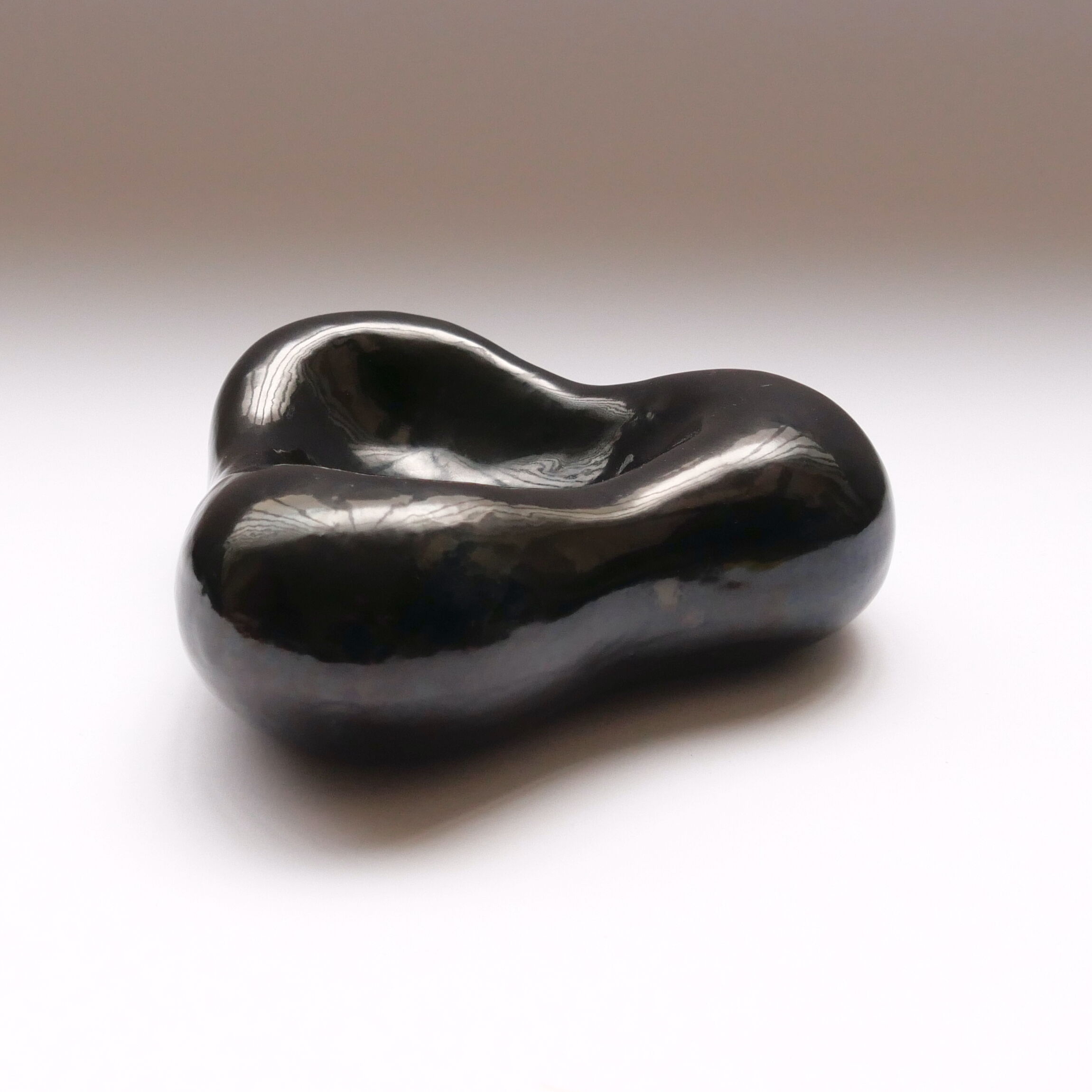 Biomorphic vacuum-pocket cup - black modeled ceramic - 1950's