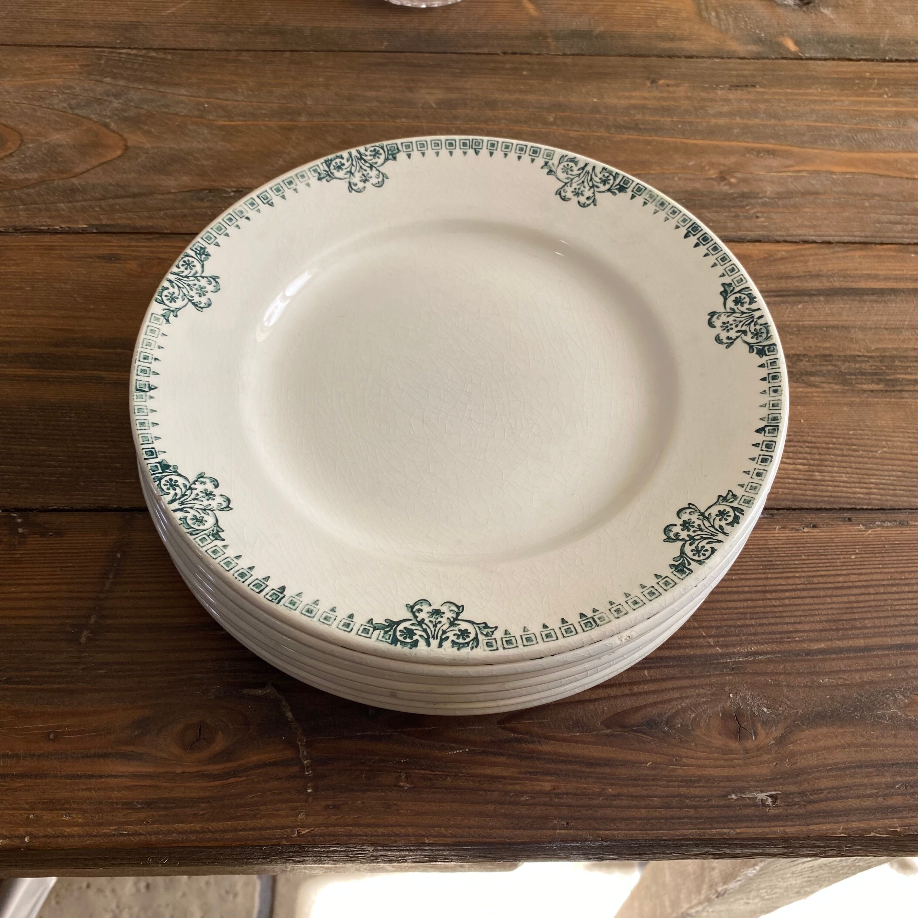 Service st Amand land of iron plates and dishes