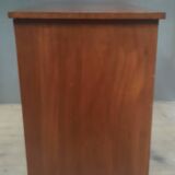 Nineteenth-century chest of drawers in mahogany.