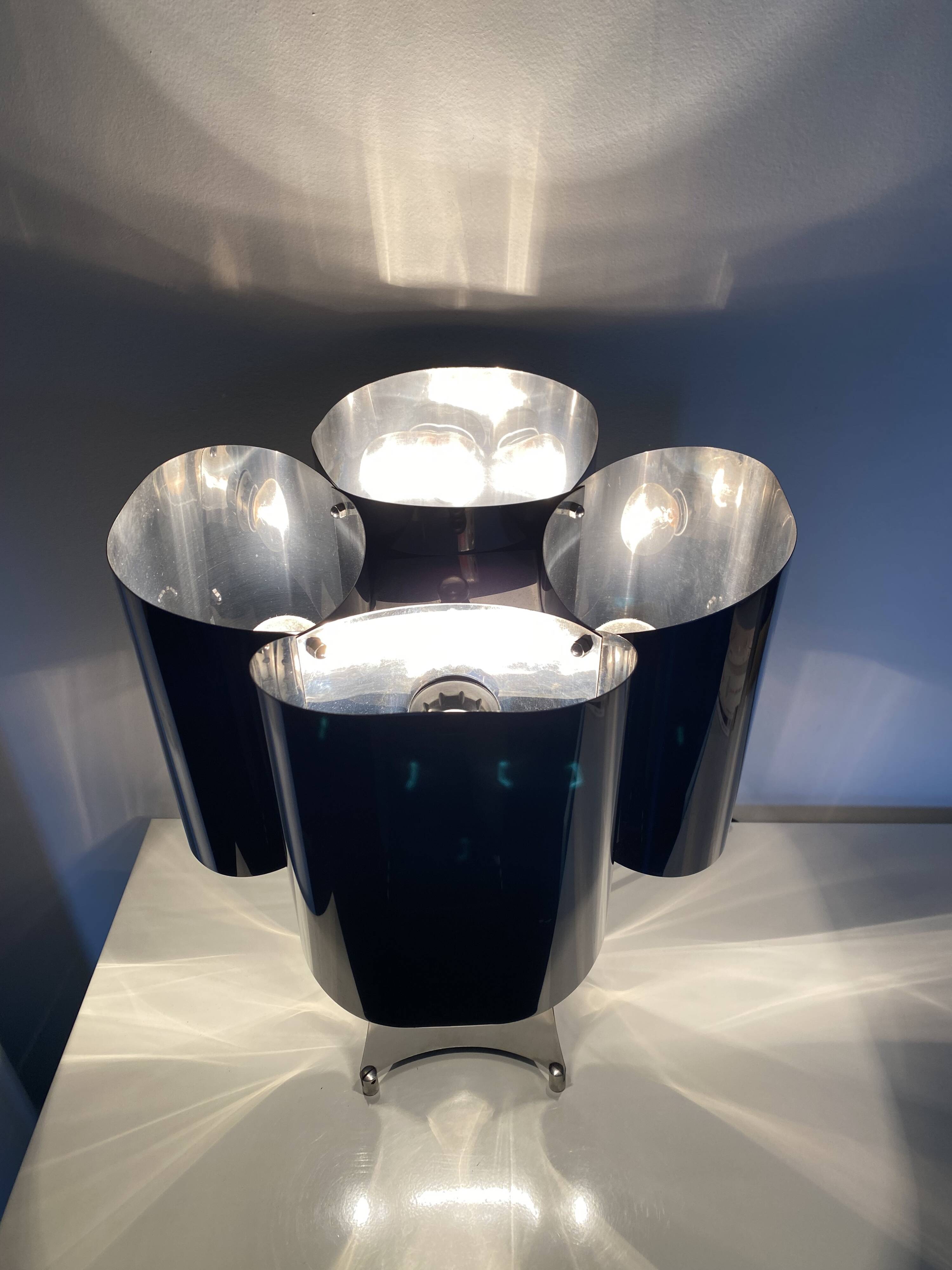 lampe quadrilobe en métal chromé,