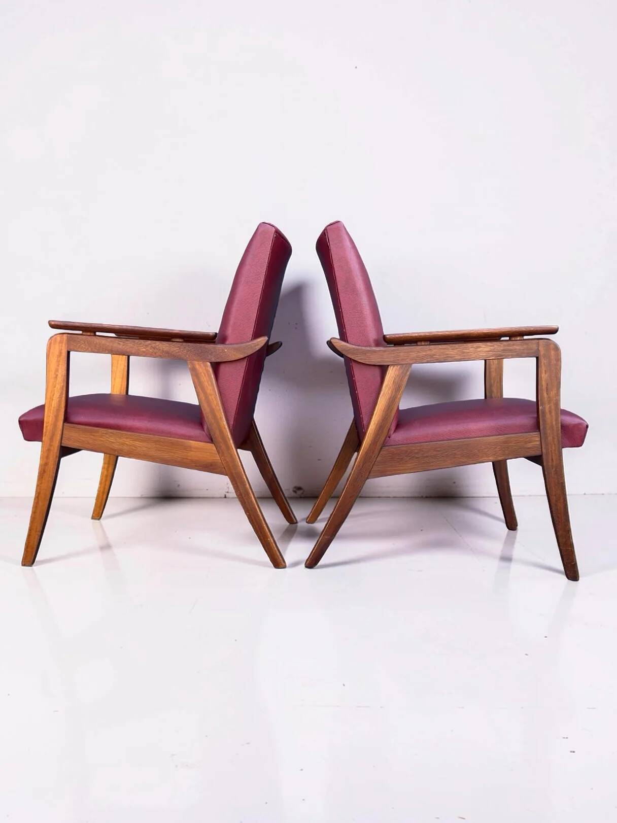 Vintage design armchair set – red skai and teak (1960s)