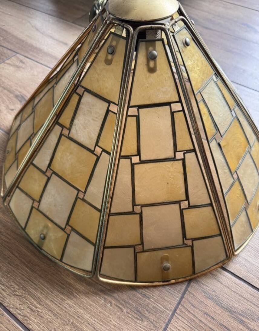 Lustre luminaire nacre vitrail laiton vintage