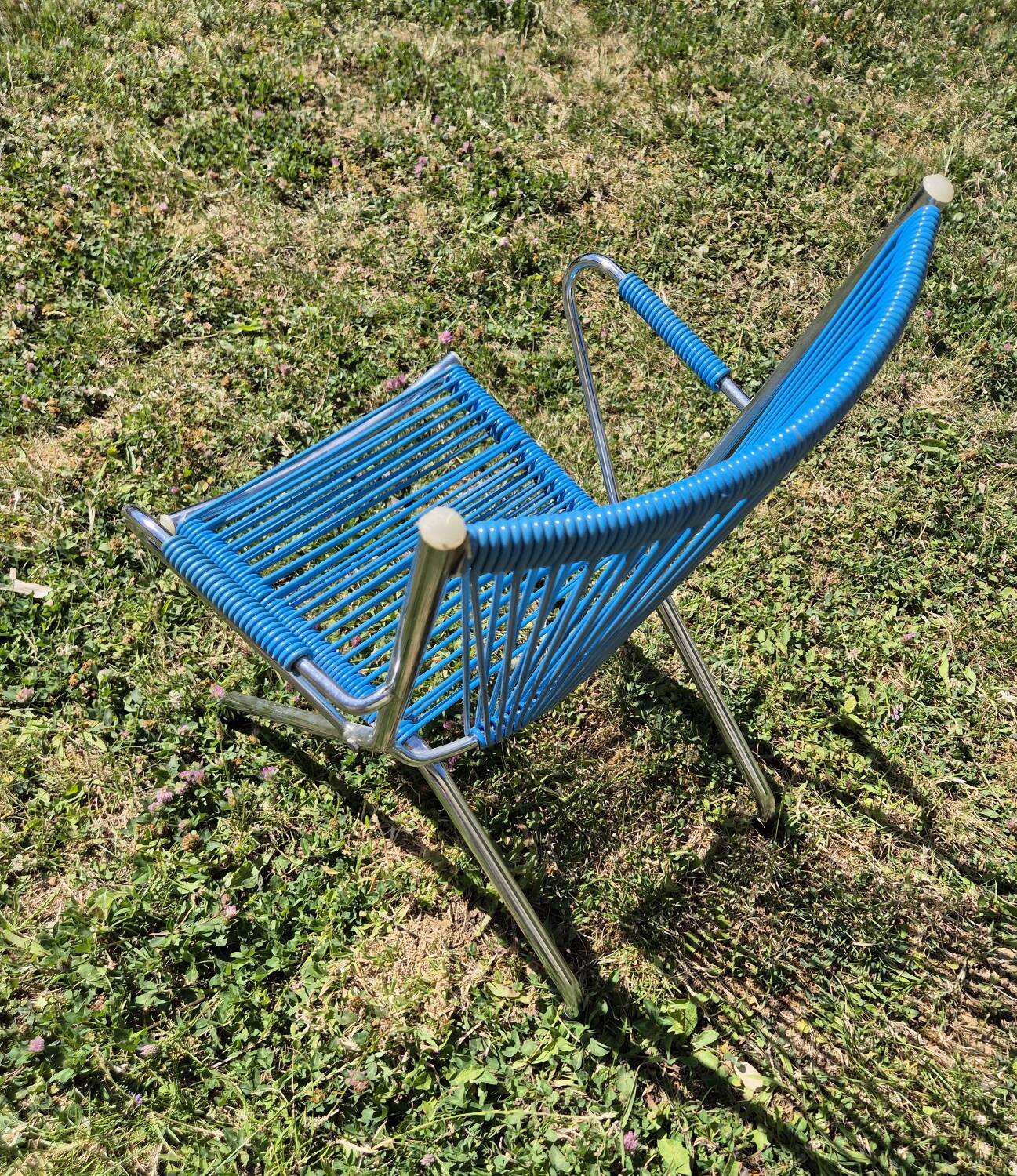 Vintage children's scoubidou chair with chrome metal frame and blue seat
