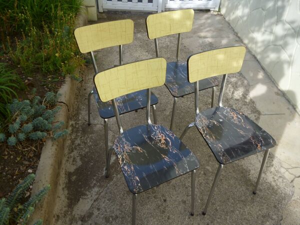 4 chaises en formica et pieds chromé