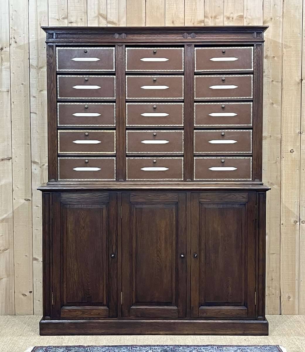 Notary's furniture from the early 20th century in oak with its cardboard box.
