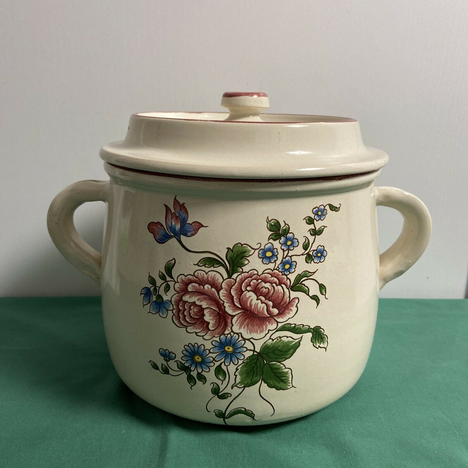 Pot shape pot with vintage ceramic lid floral decoration