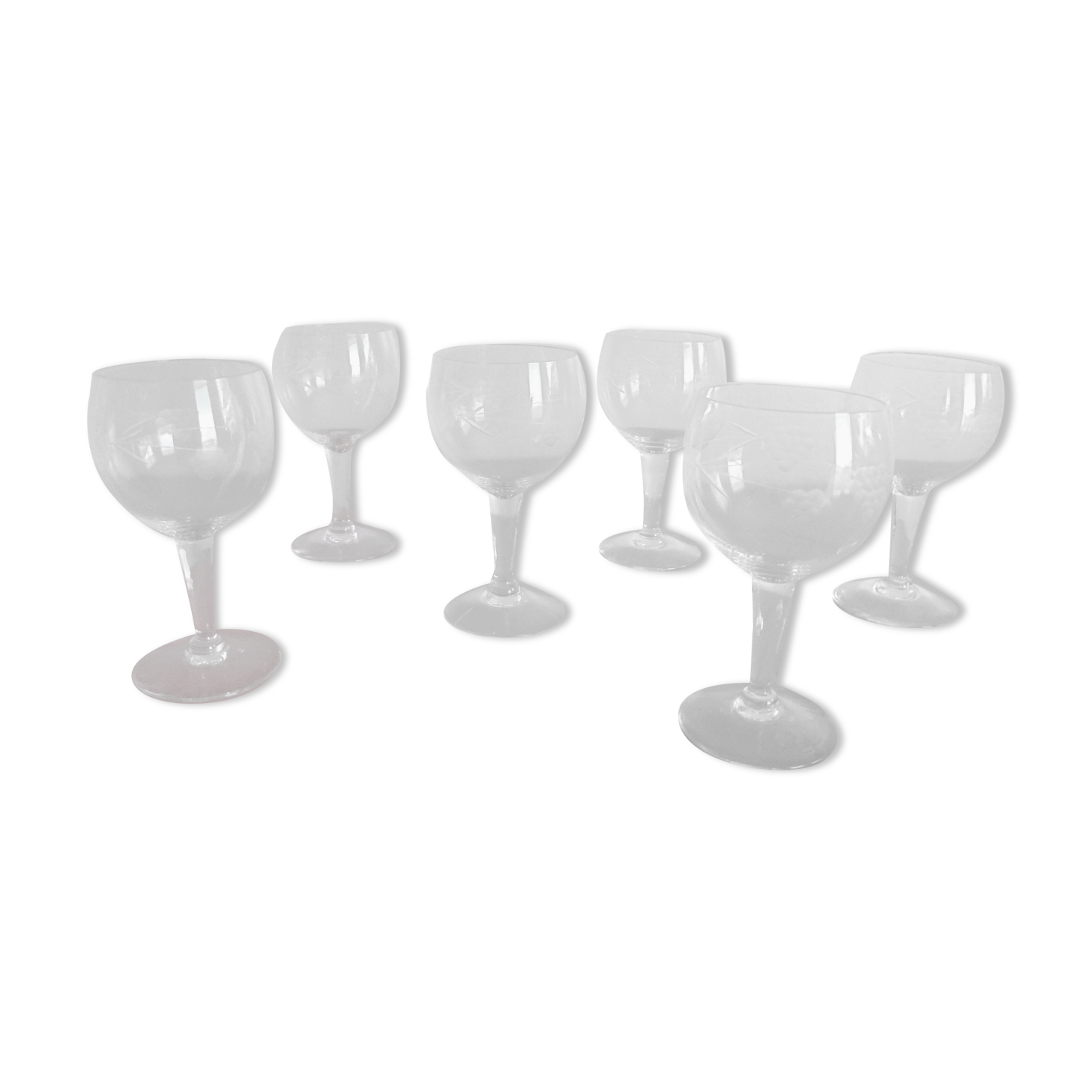 Lot 6 verres à pied en cristal ciselé non signé  hauteur 12,5 cm