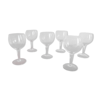 Lot 6 unsigned chiseled crystal foot glasses Height 12.5 cm