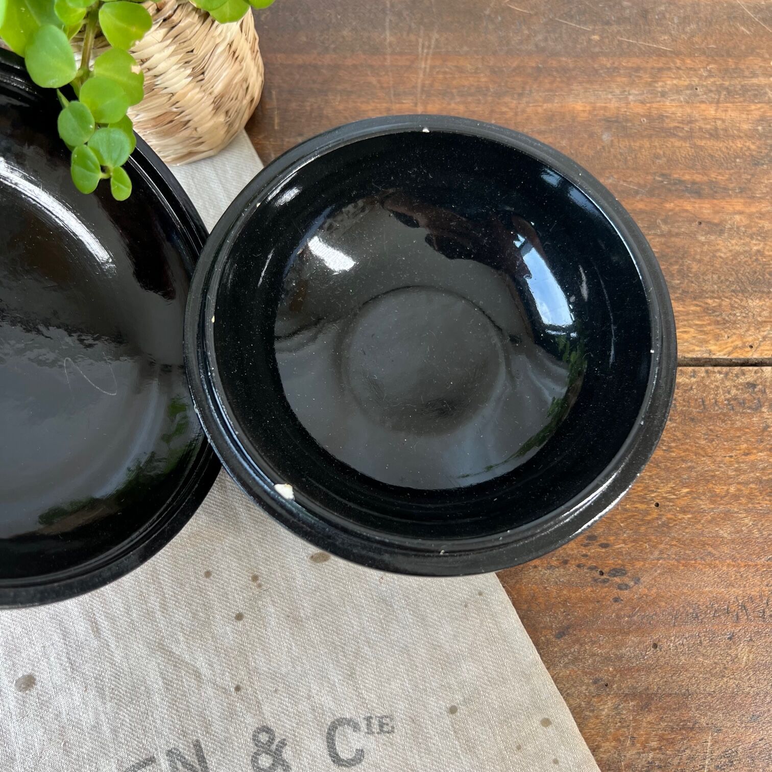 Round box - hand painting