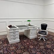 Ensemble de bureau blanc classique avec chaise de bureau