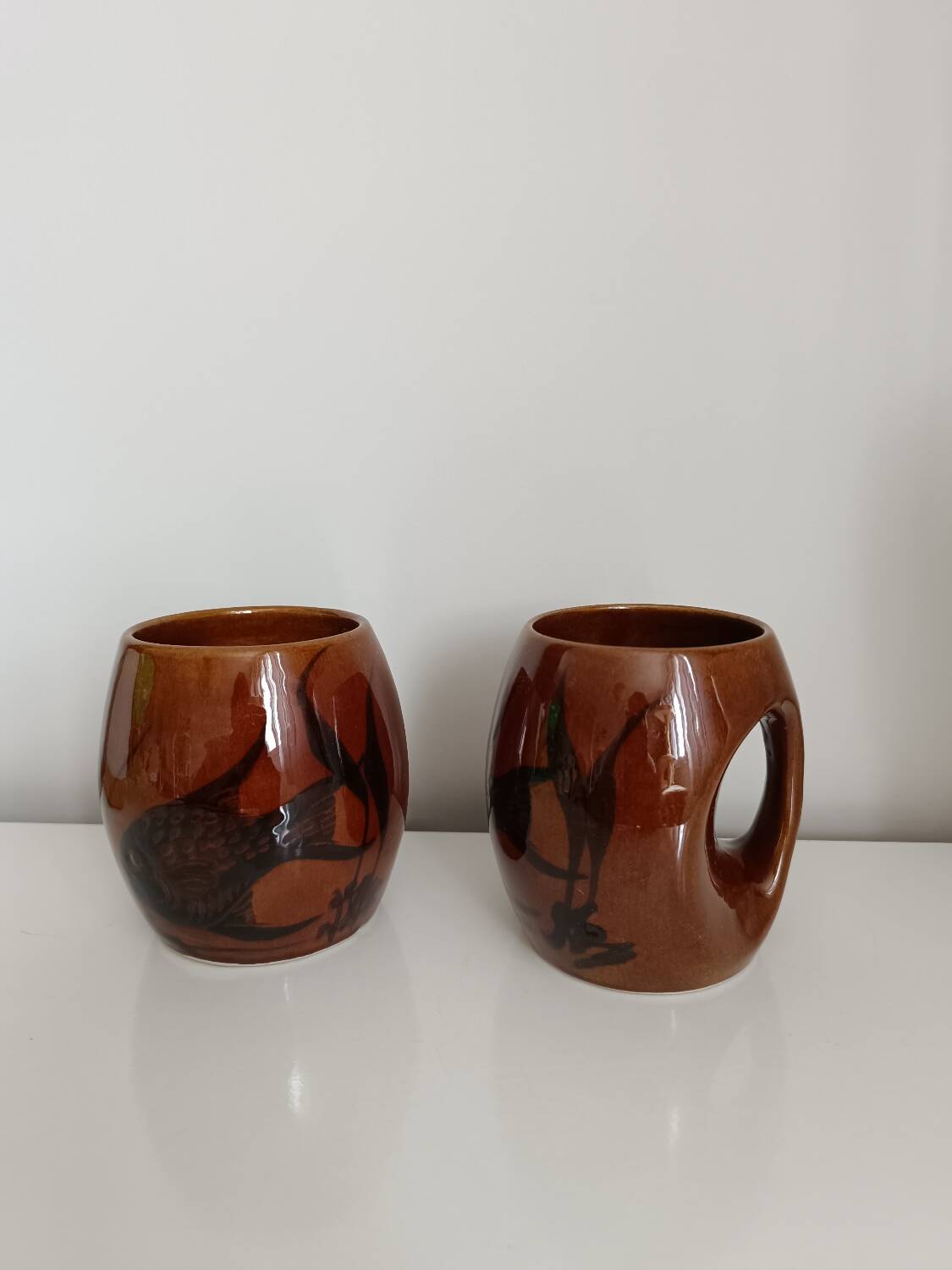 Set of 2 vintage ceramic mugs/cups