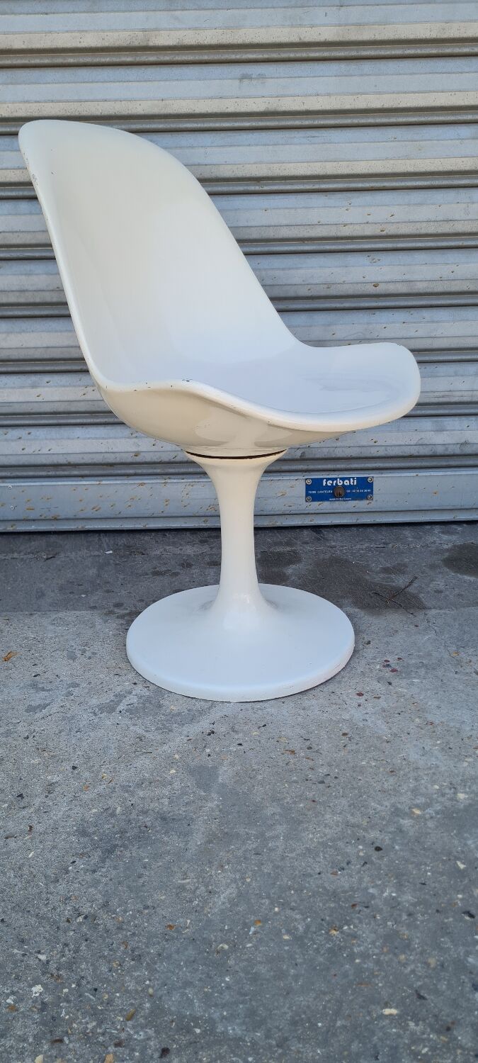 Fiberglass tulip chair 1970