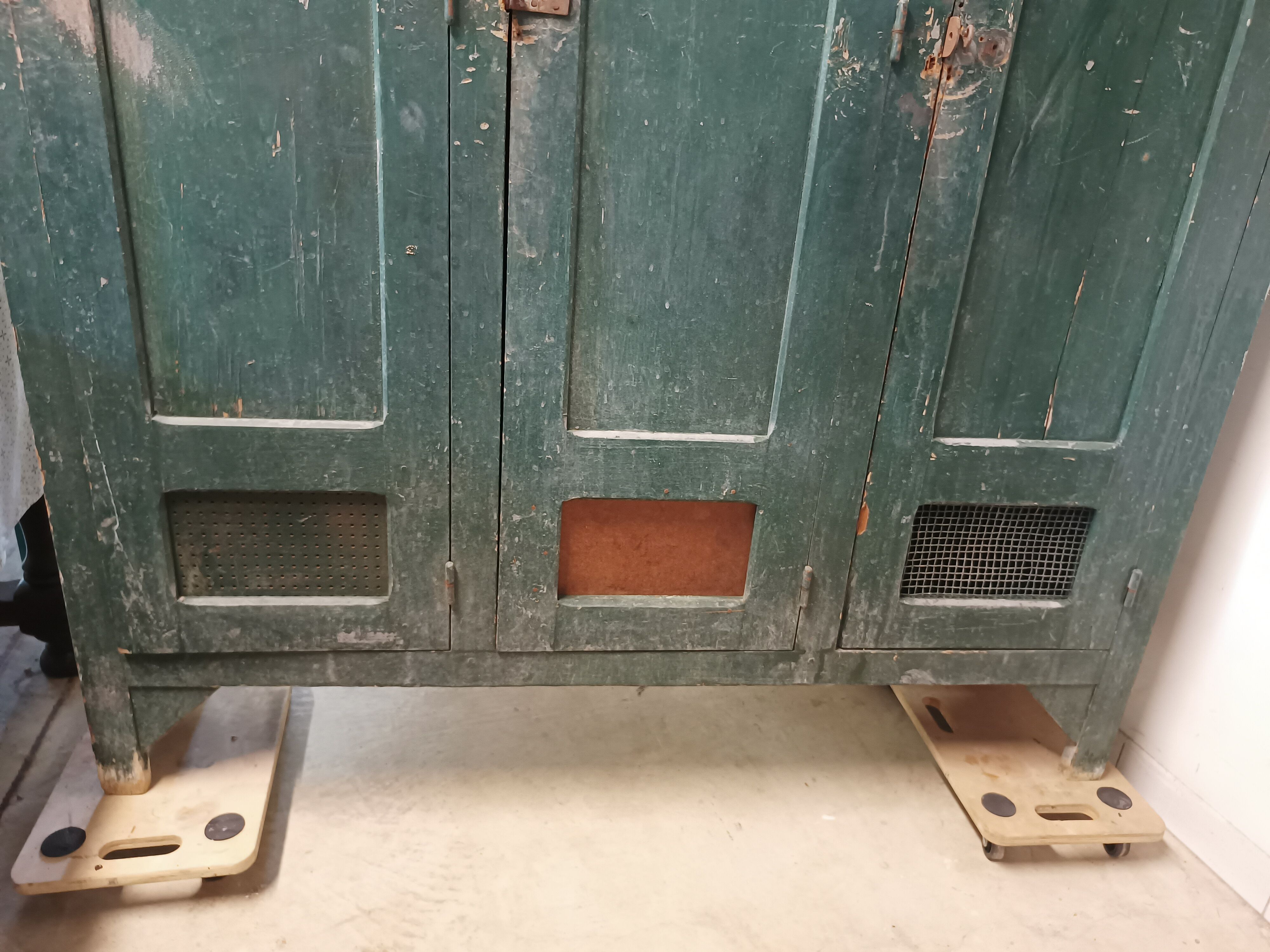 Armoire parisienne vintage