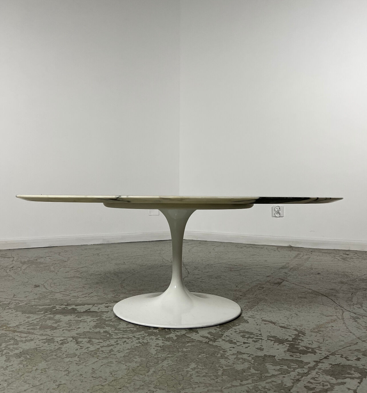 Coffee table "Tulip" by Eero Saarinen for Knoll International 60s