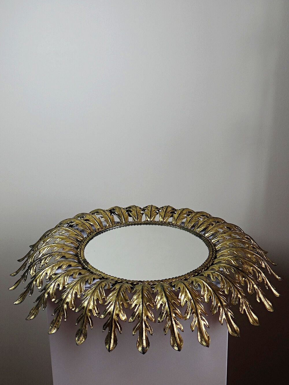 Large Italian sunburst wall mirror in gilded metal, 1960s-70s.