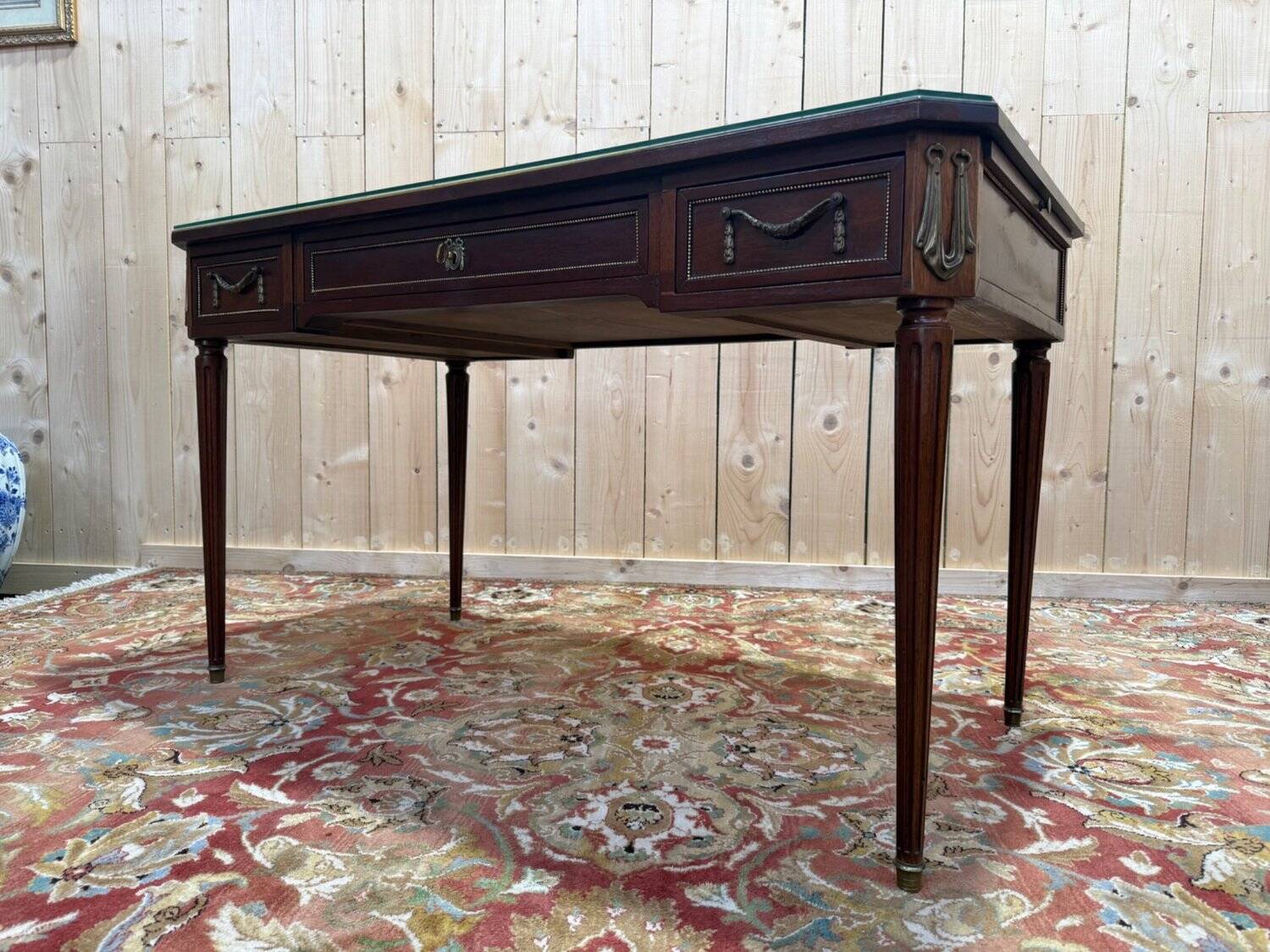 Louis XVI flat desk in mahogany, attributed to Jansen.