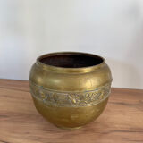 Lot of two vintage plant pots.