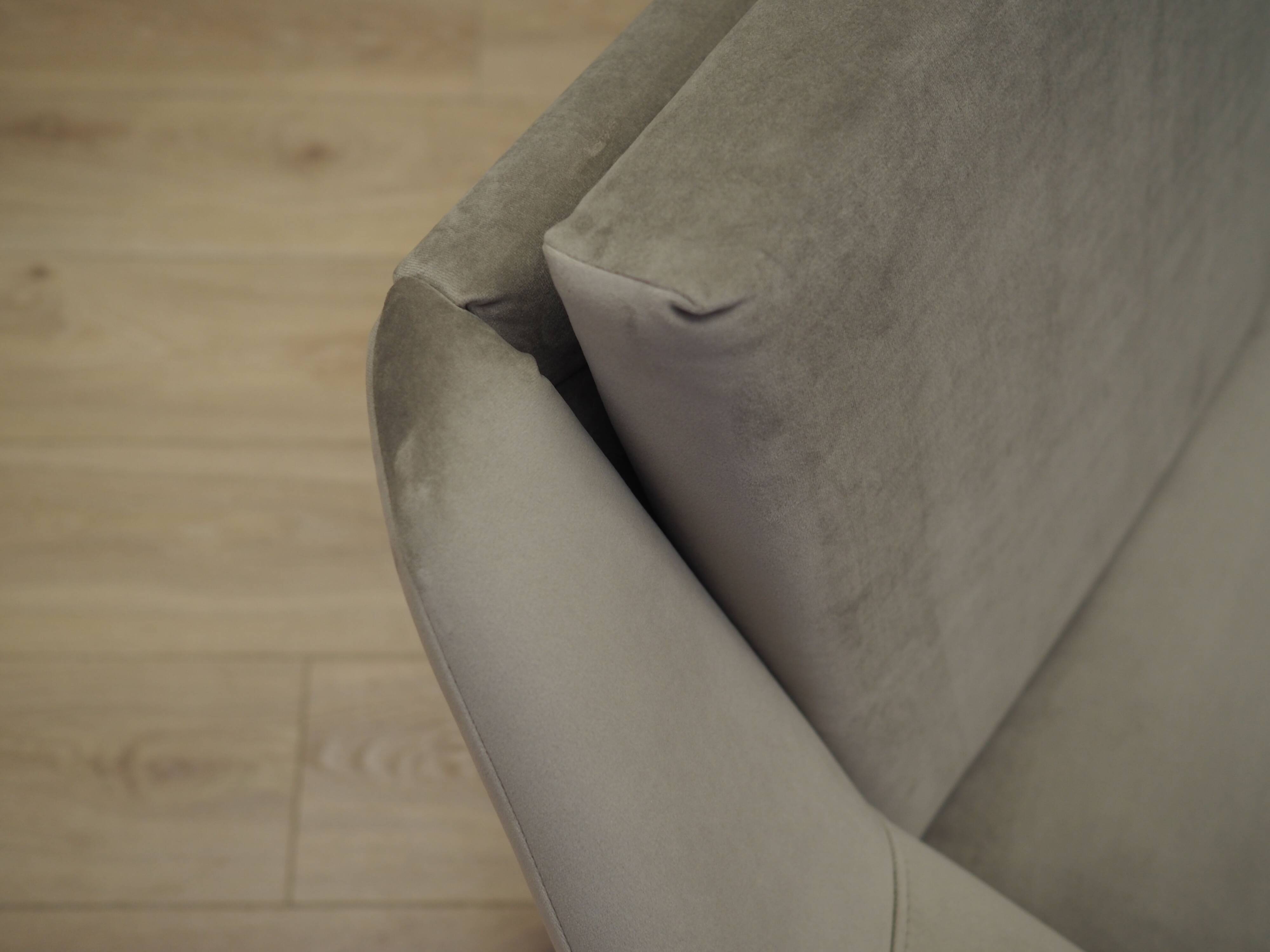 Canapé en velours gris, design danois, années 1980, production : Danemark