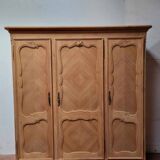 3 door wardrobe in natural wood