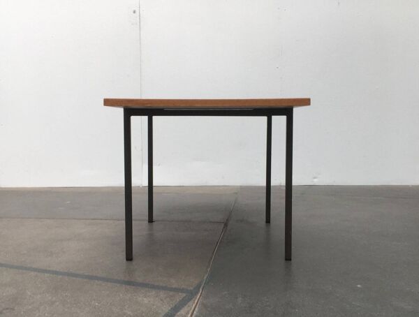 Table d'appoint minimaliste modèle T-Angle par Florence Knoll pour Knoll International, années 1950