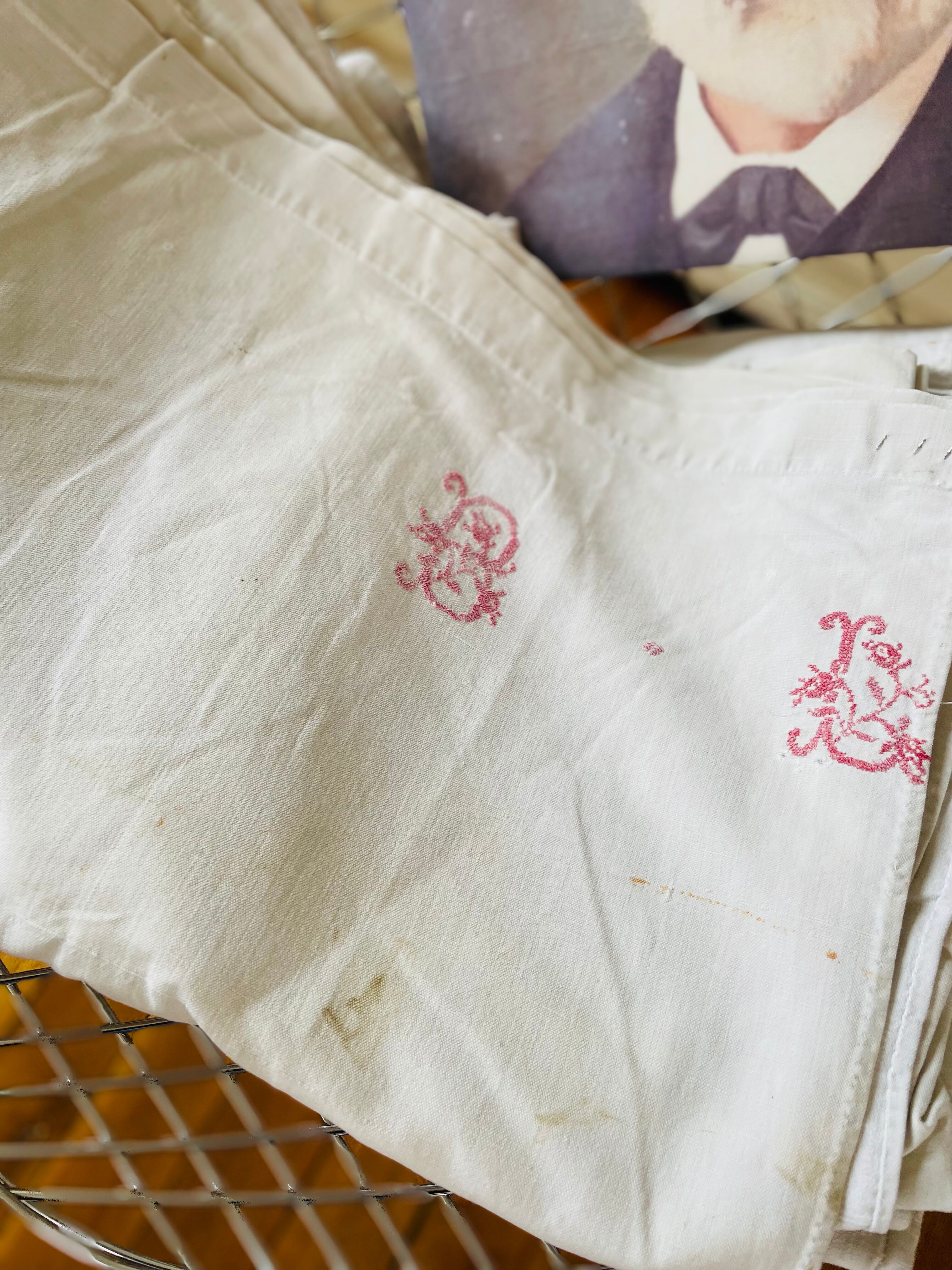 Antique sheet in embroidered hemp linen