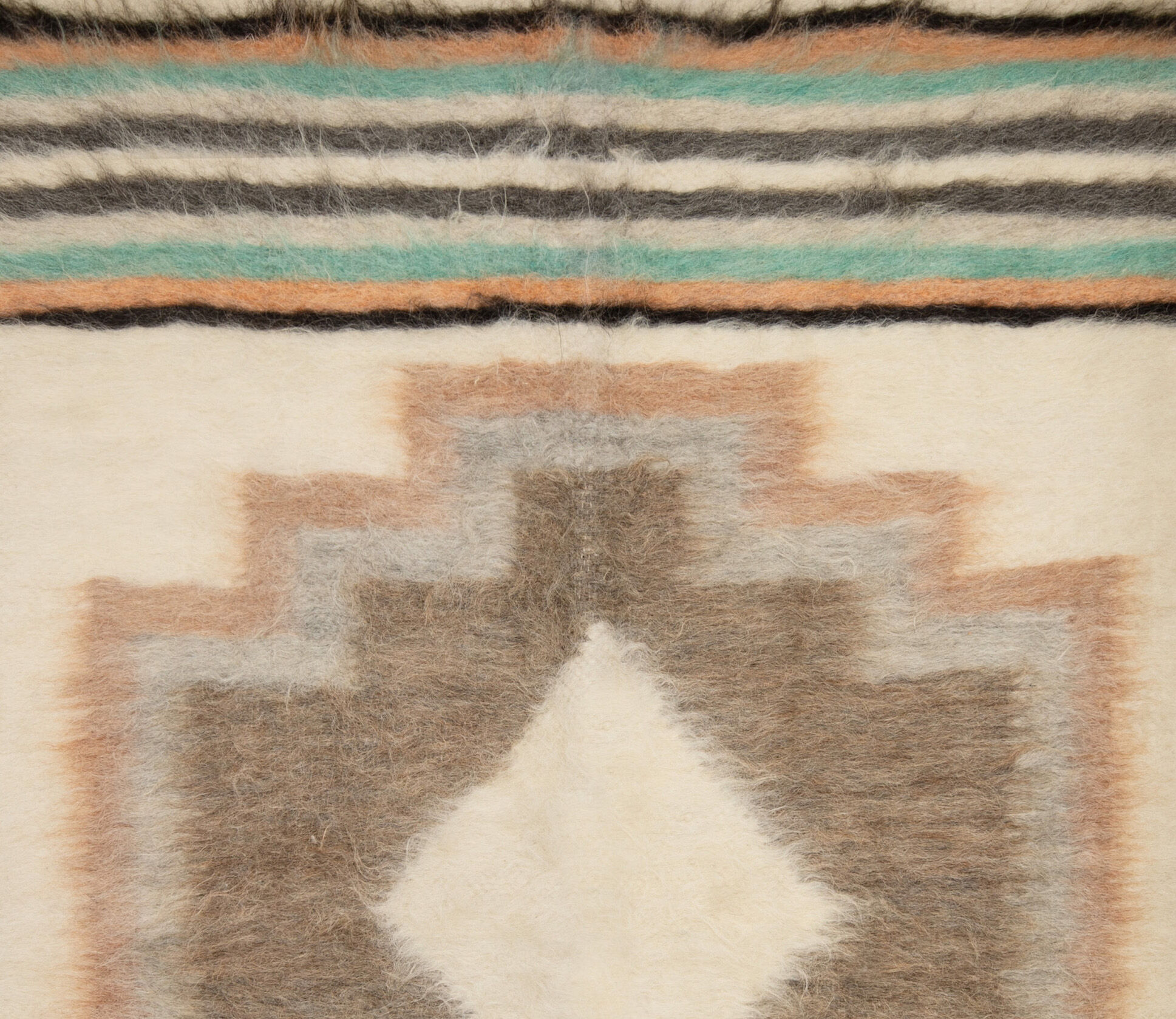 Patterned wool cover 192 x 141 cm