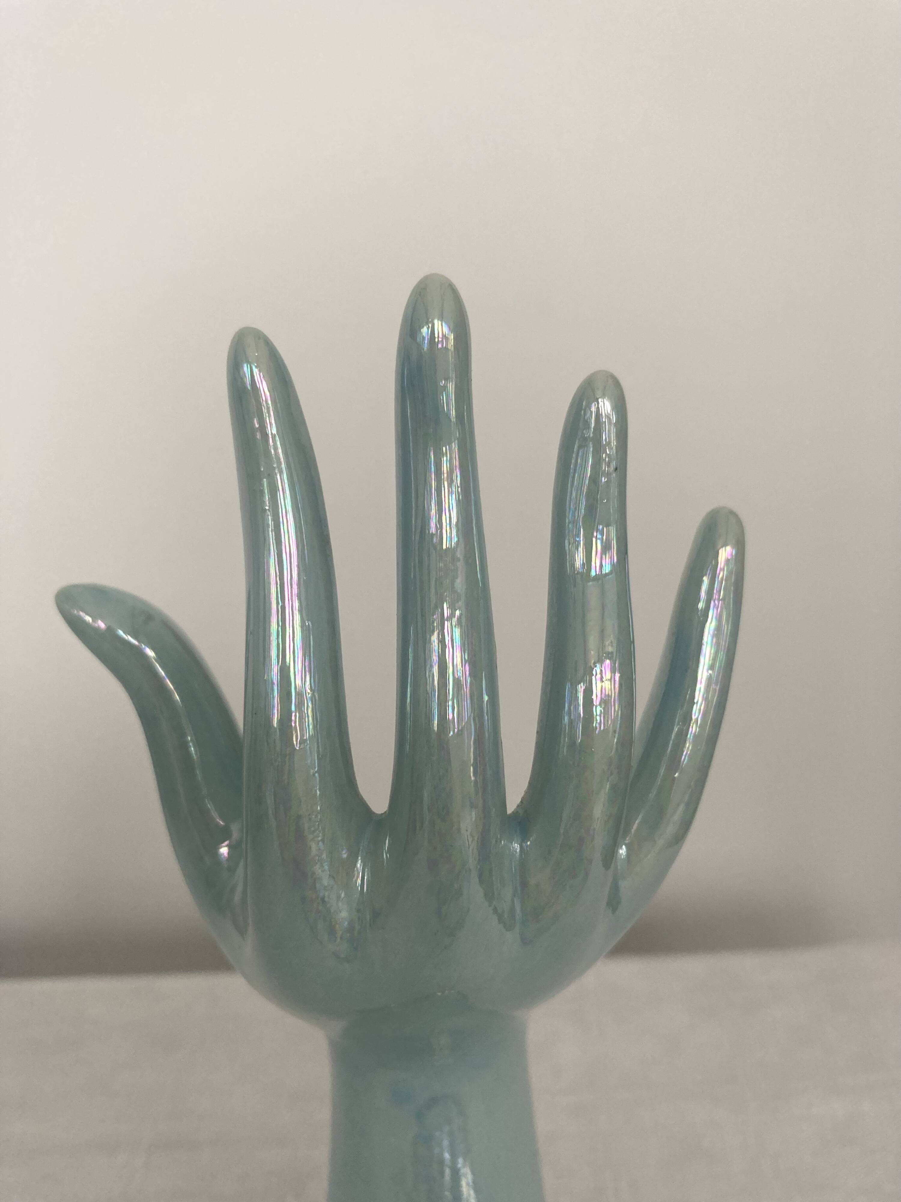 Main soliflore bleu vert irisé et or