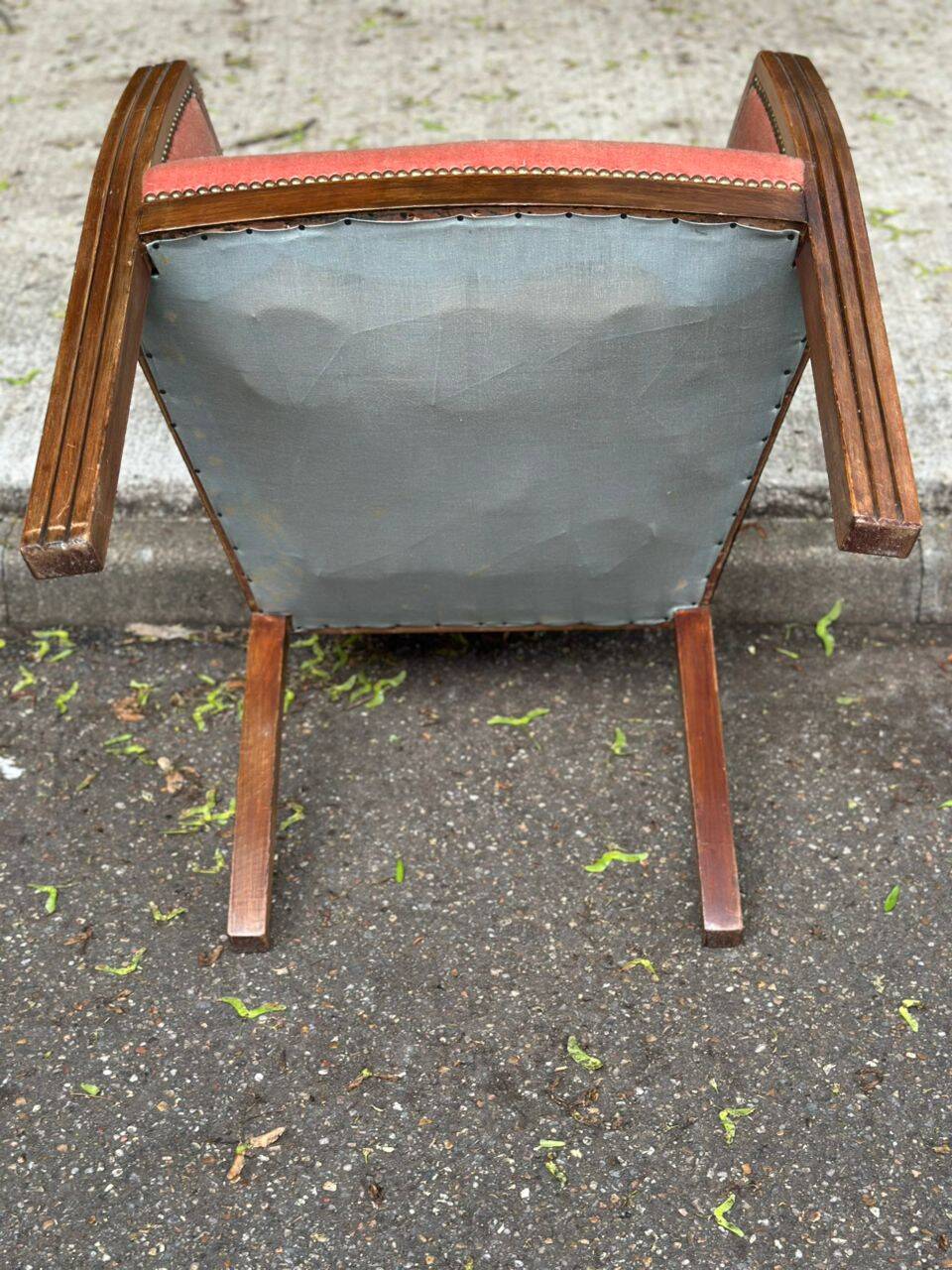 Art Deco bridge armchair in solid oak and salmon pink velvet, 1960.
