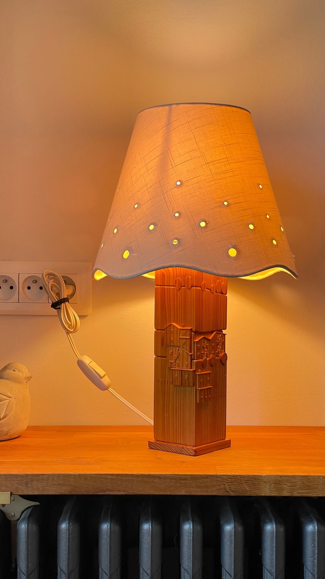 Pine lamp carved 80s