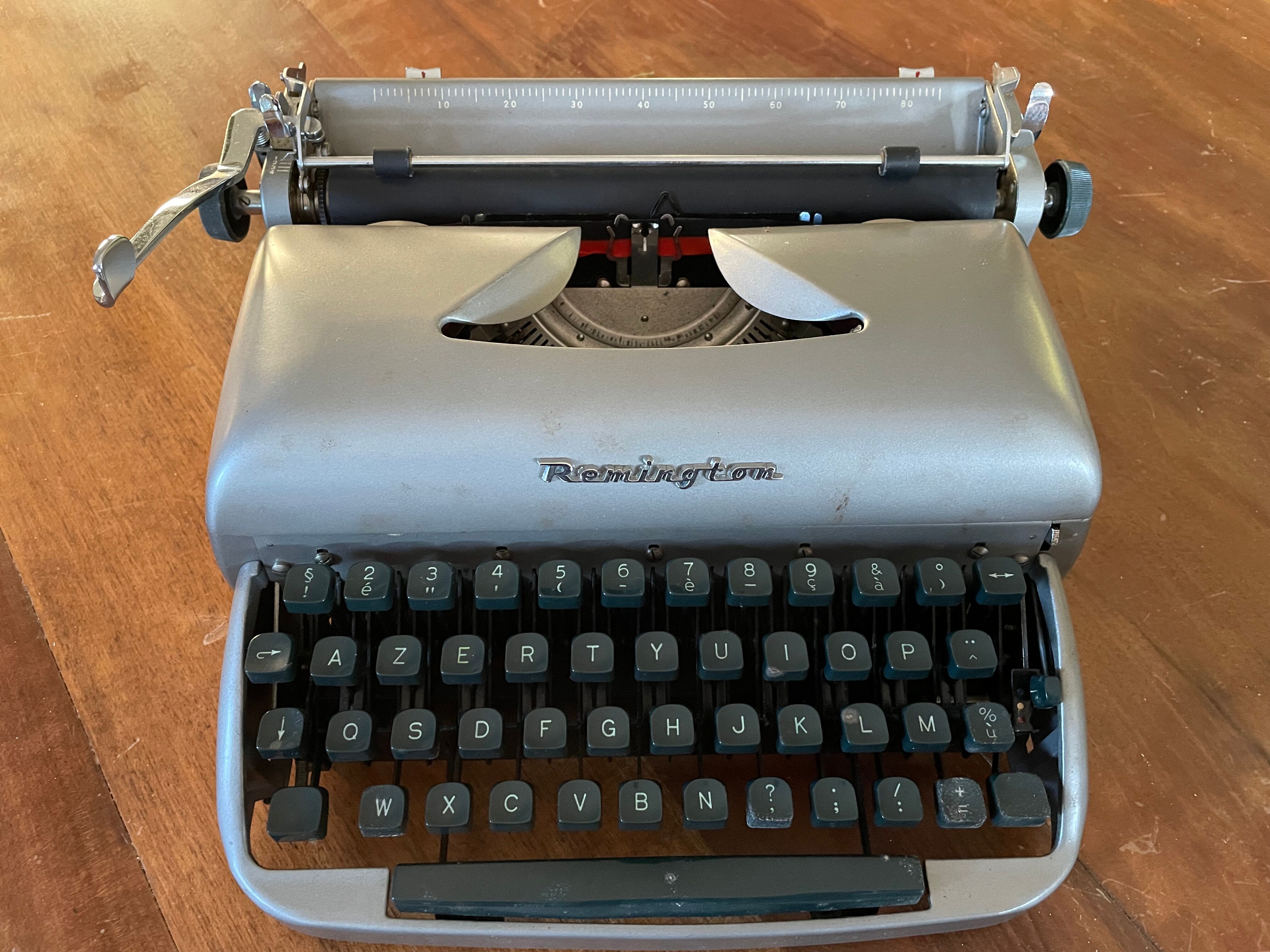 Machine à écrire Remington Travel riter circa 1950