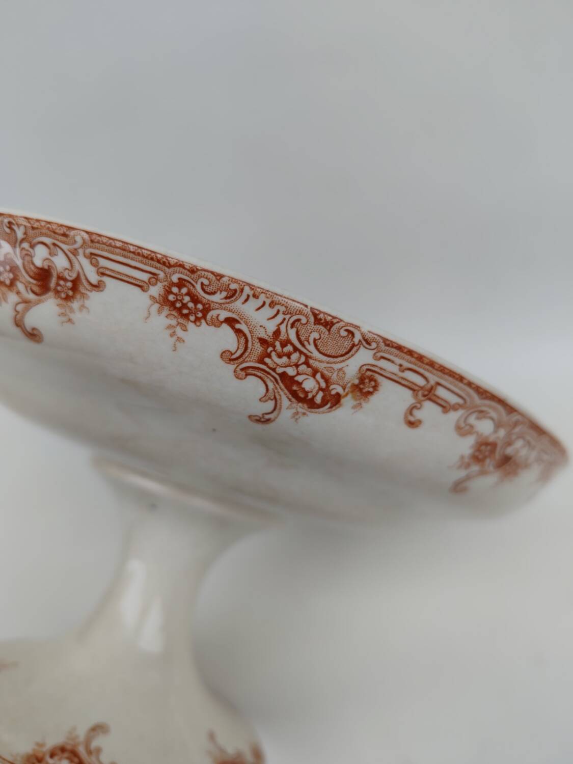 Earthenware bowl on pedestal by Boch Frères, iron earth, circa 1900.