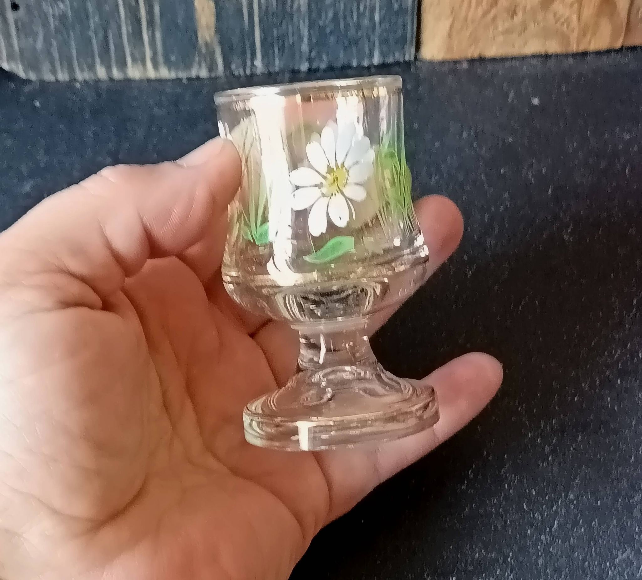 6 liqueur glasses, vintage flower decor