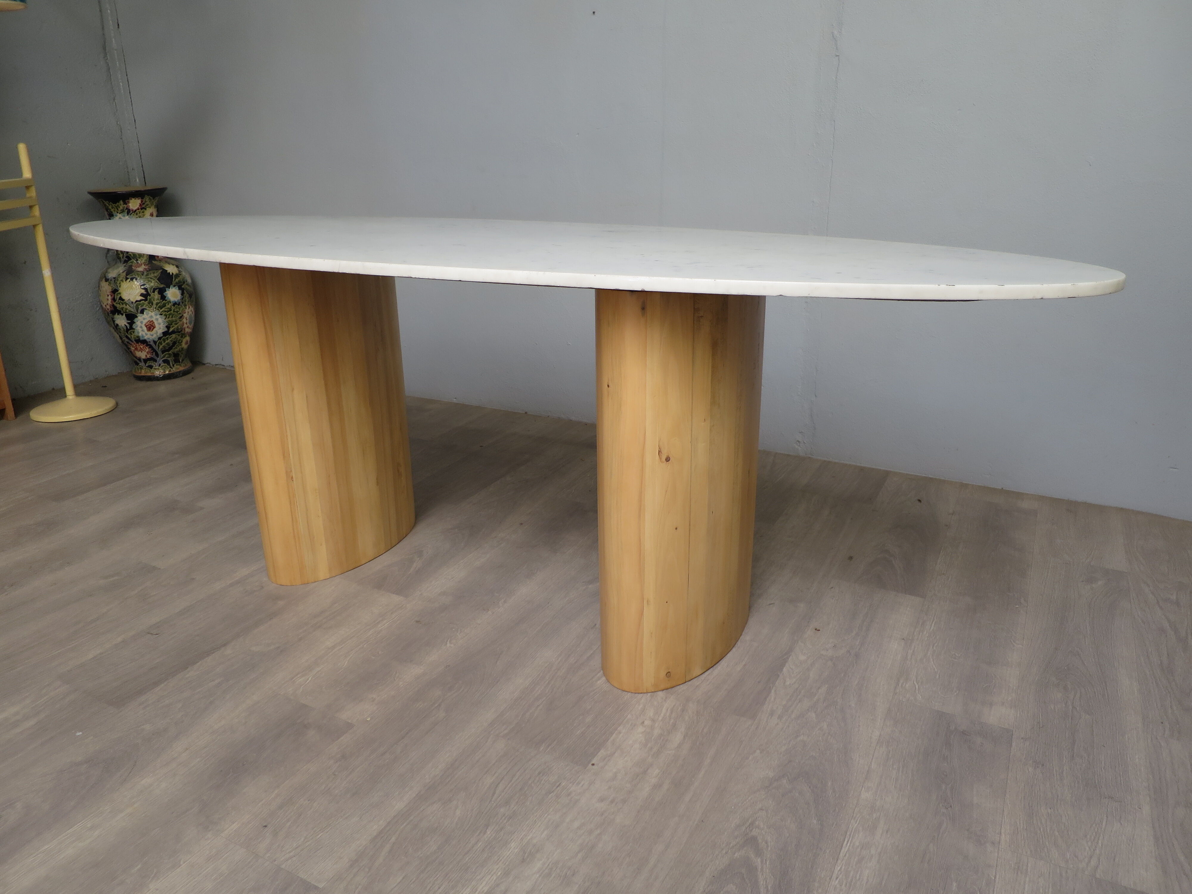 Oval table in Carrara marble and wood