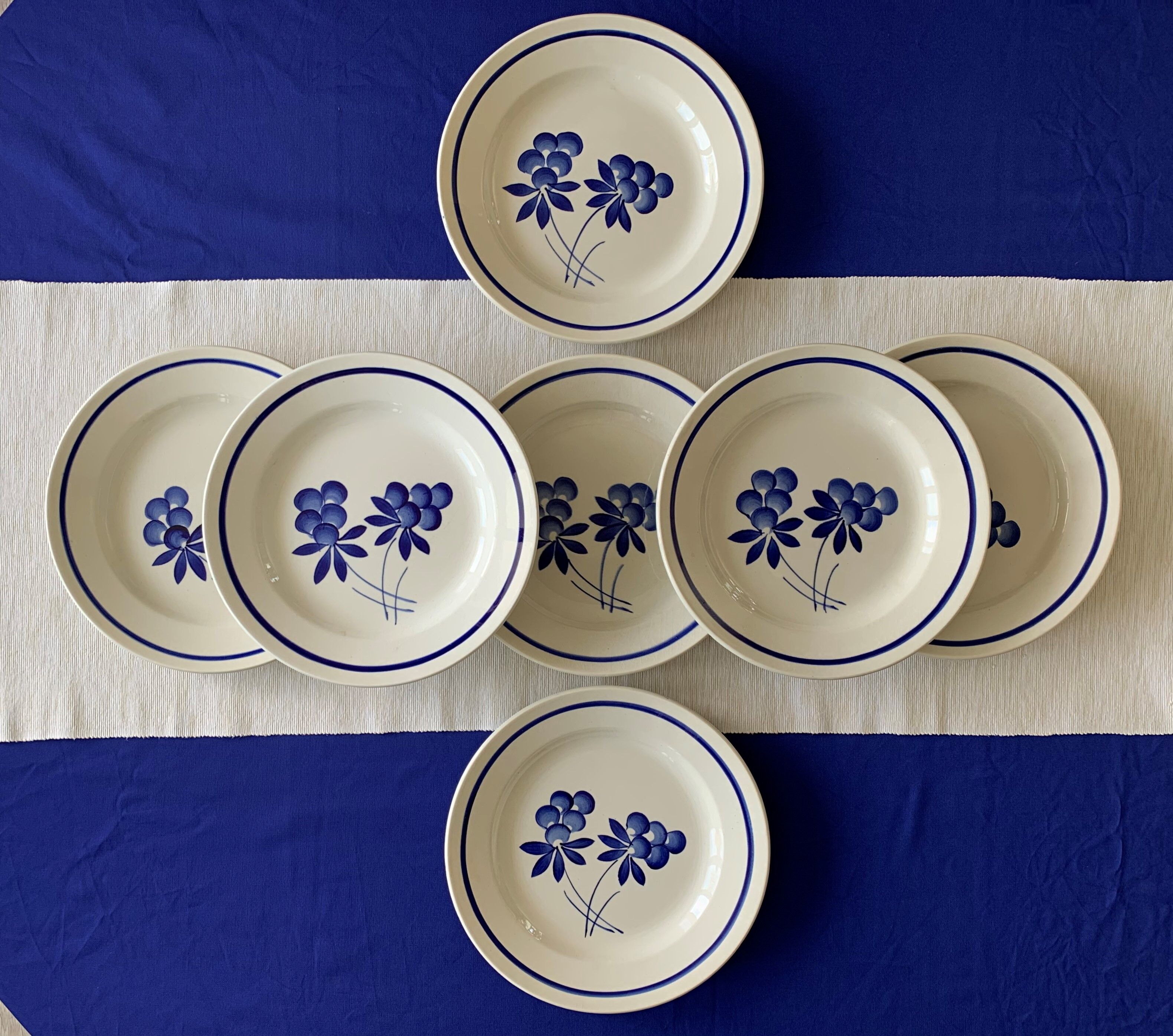 7 flat antique plates in Gien earthenware