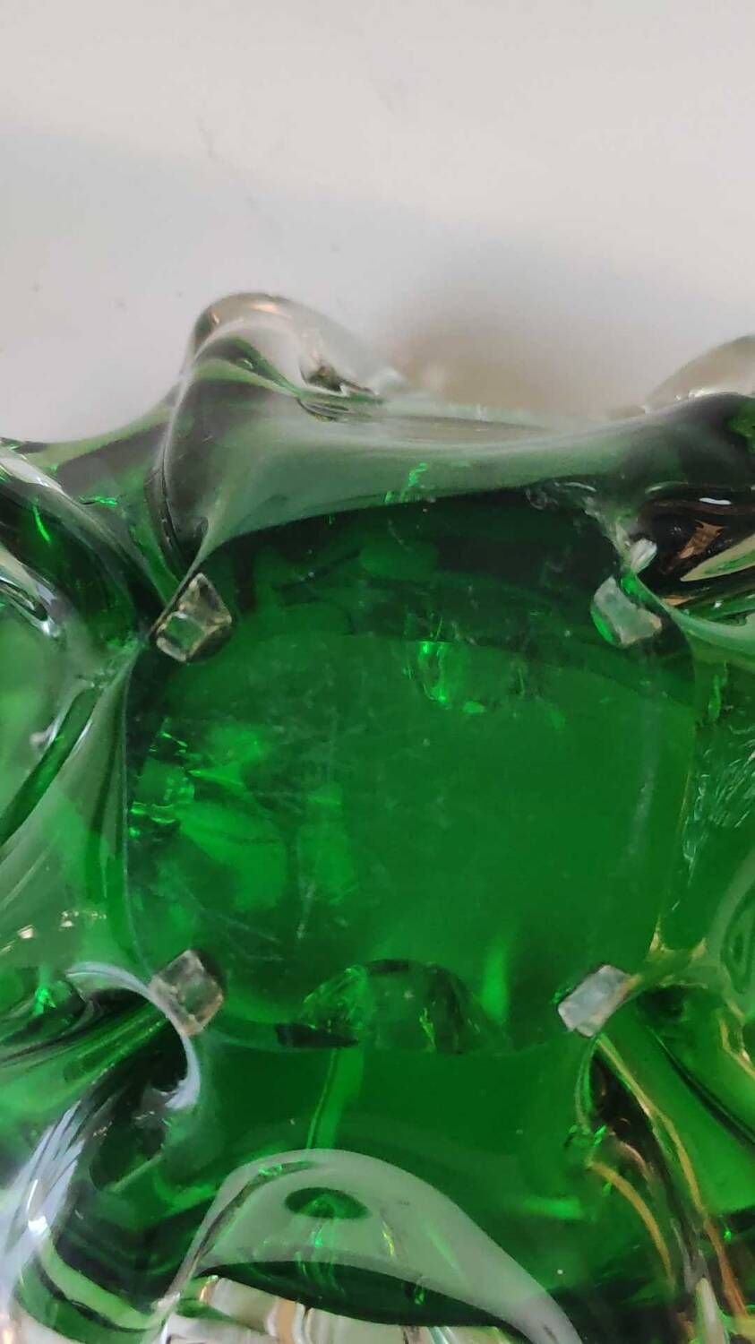 Pocket/ashtray in blown Murano art glass. Organic floral shape