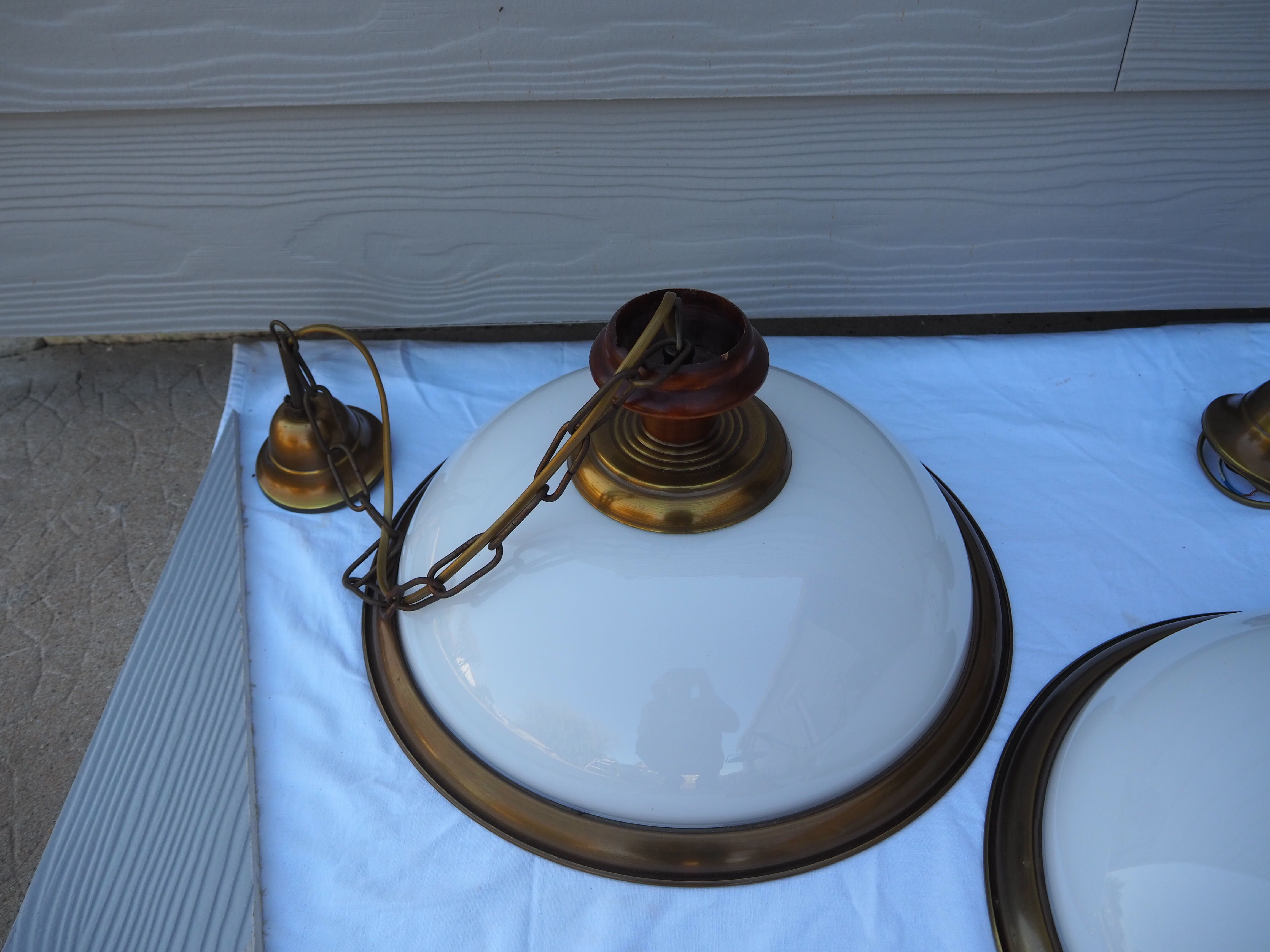 Suspension in white opaline, its edge in aged brass